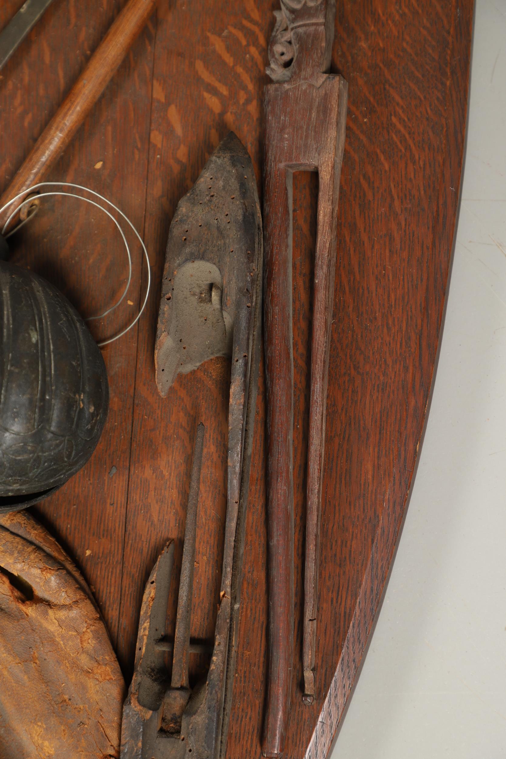 AN UNUSUAL OAK SHIELD MOUNTED WITH MILITARY TROPHIES, CURIOSITIES AND OTHER ITEMS. - Image 13 of 15