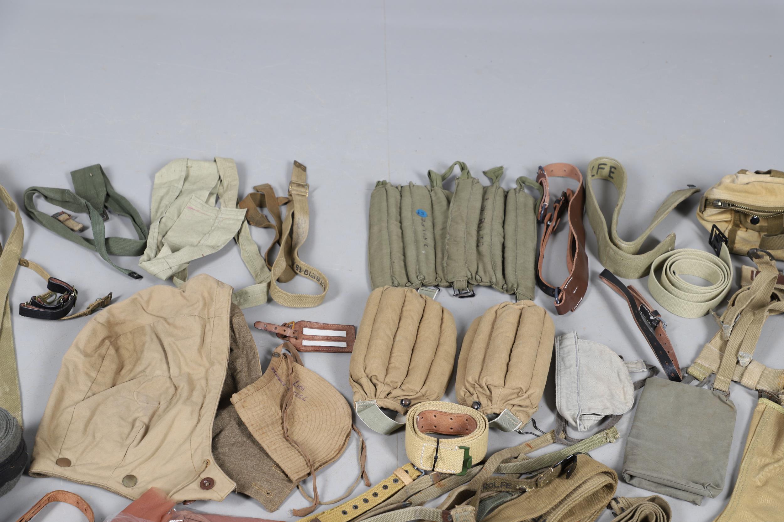 A LARGE COLLECTION OF WEBBING BELTS, KNEE PADS AND OTHER UNIFORM ITEMS, SECOND WORLD WAR AND LATER. - Bild 3 aus 28