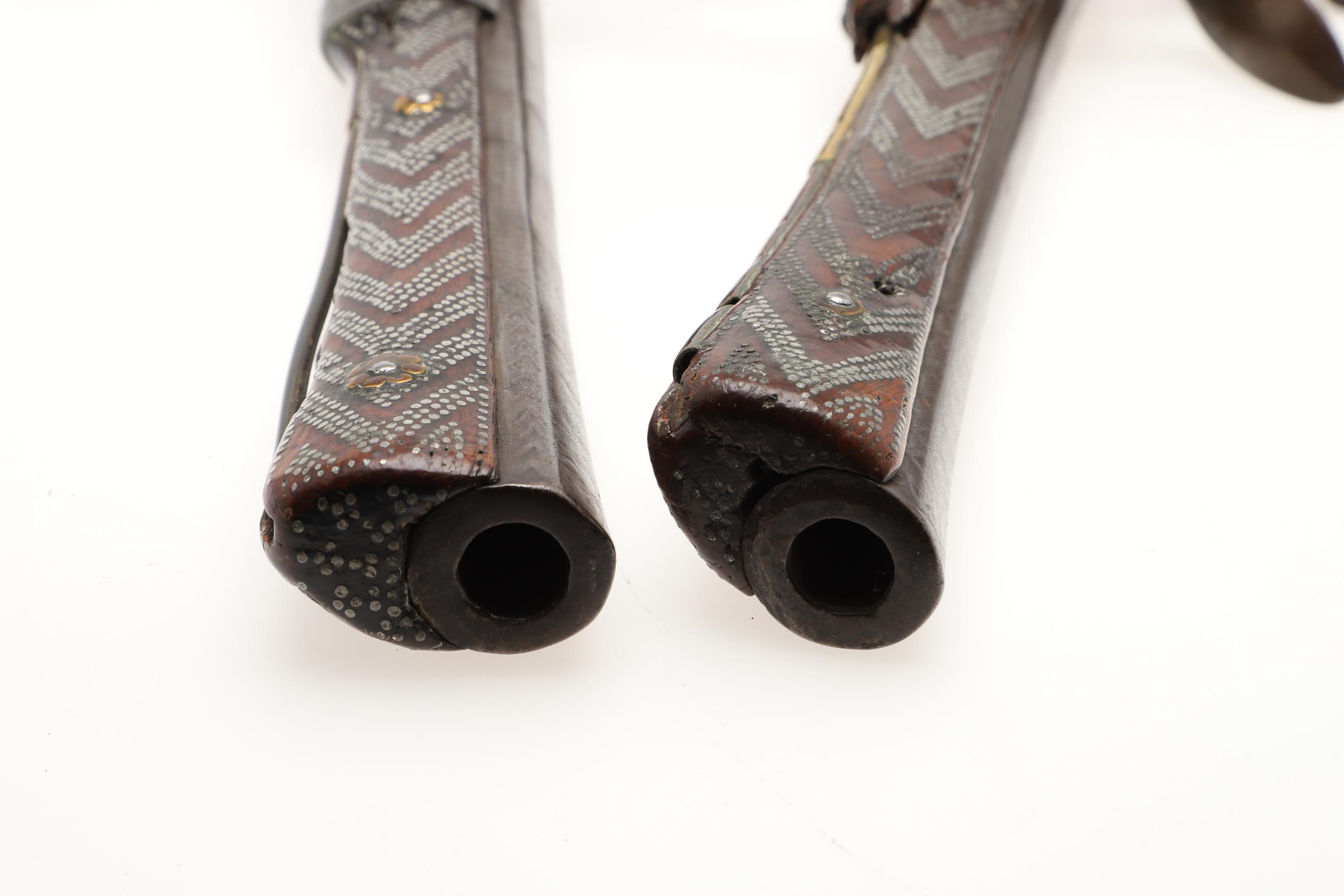 A PAIR OF DECORATED TURKISH FLINTLOCK PISTOLS. - Image 9 of 18