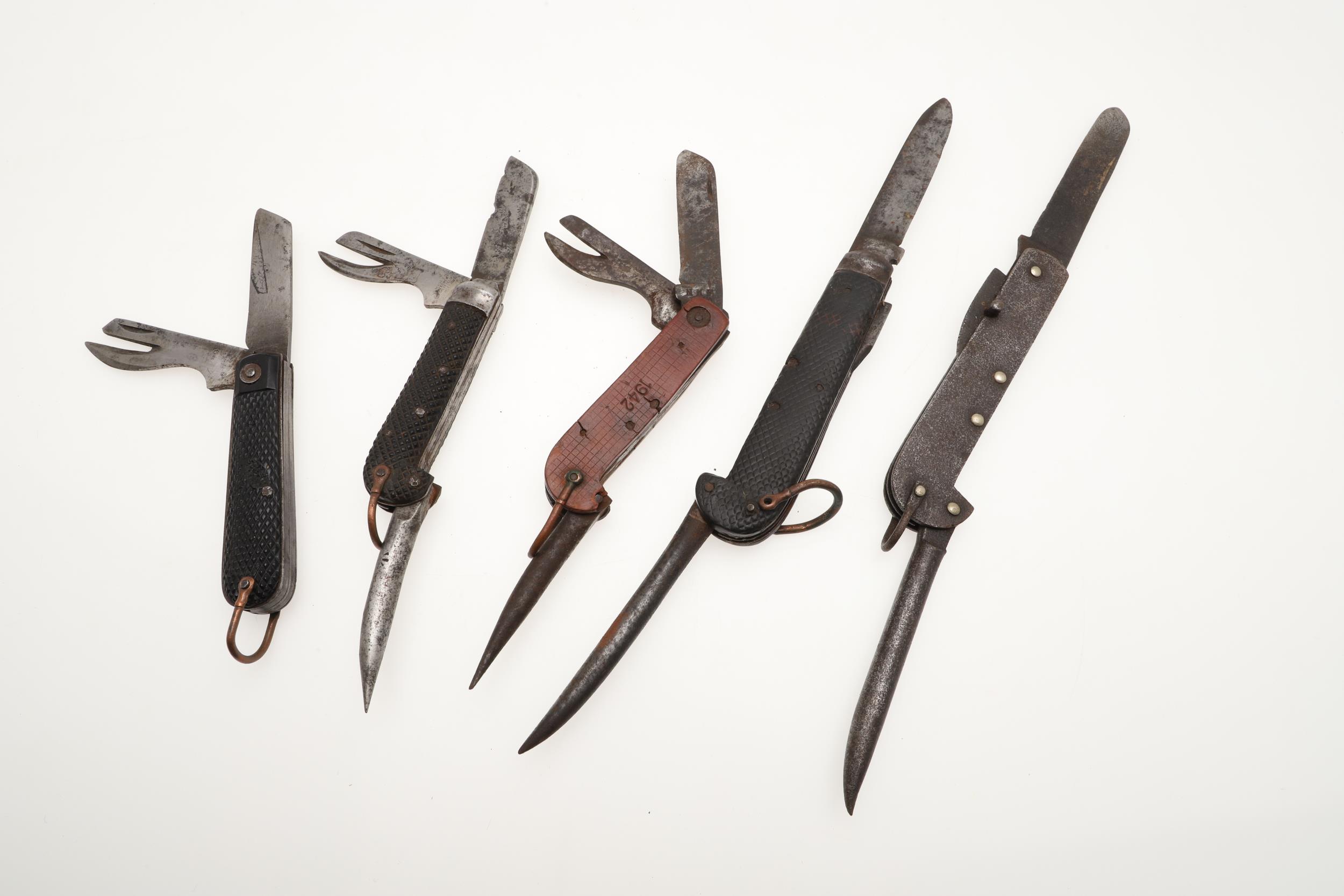 A COLLECTION OF FIVE SECOND WORLD WAR AND LATER POCKET KNIVES. - Image 2 of 3