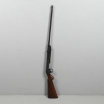 AN EARLY 20TH CENTURY LANES MUSKETEER 177 AIR RIFLE.
