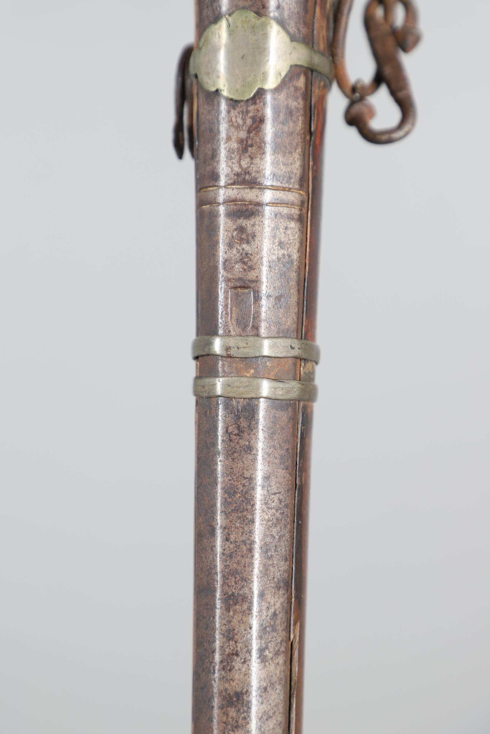 A 19TH CENTURY MATCHLOCK LONG GUN. - Image 16 of 25
