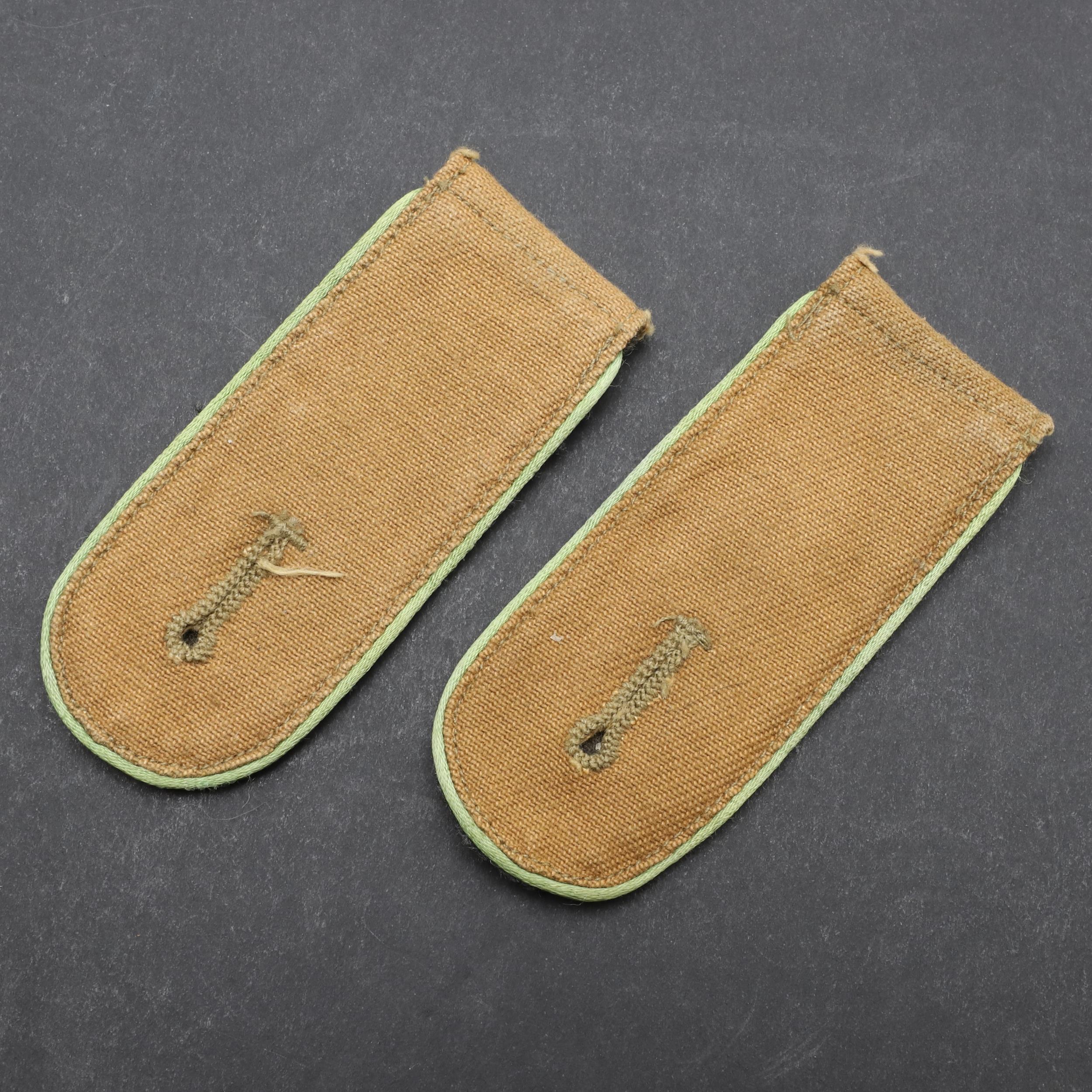 A PAIR OF SECOND WORLD WAR GERMAN ARMY AFRIKAKORPS PANZERGRENADIER MAN'S SHOULDER STRAPS.