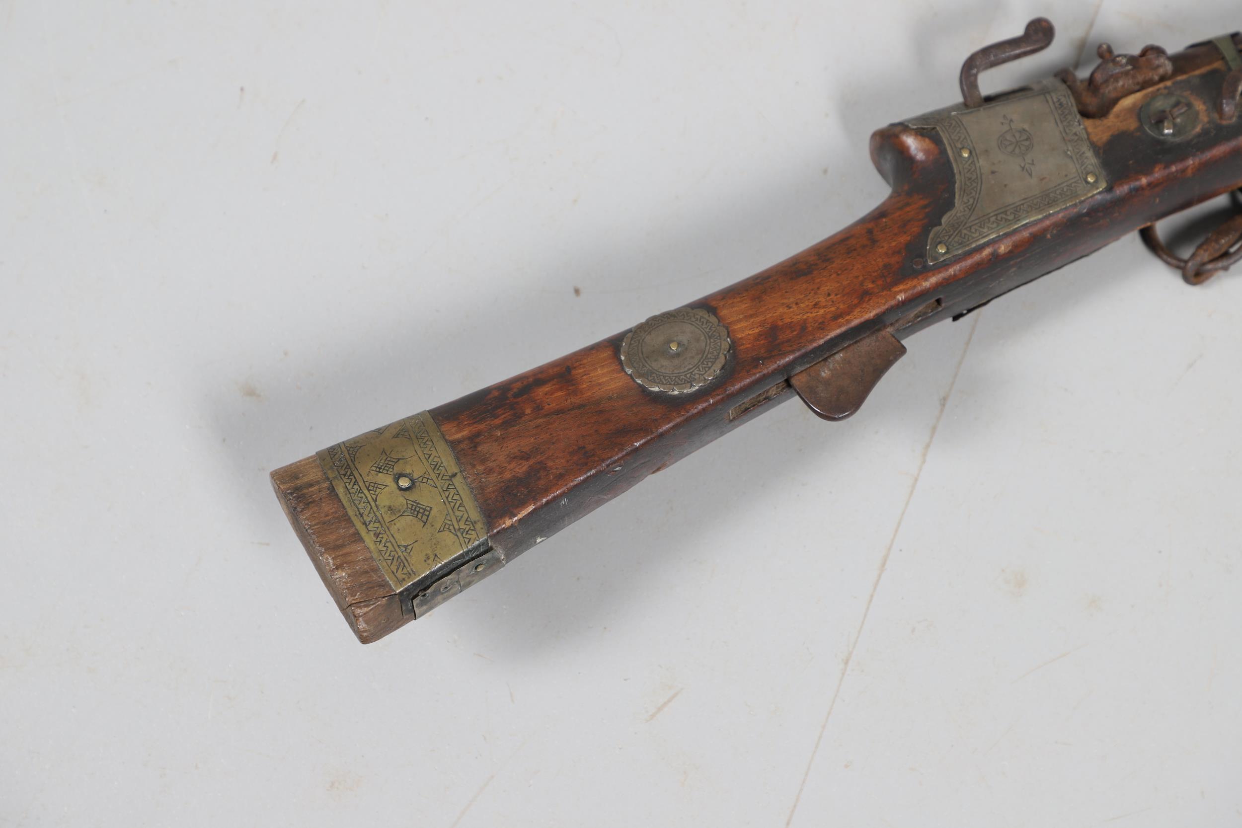 A 19TH CENTURY MATCHLOCK LONG GUN. - Image 7 of 25