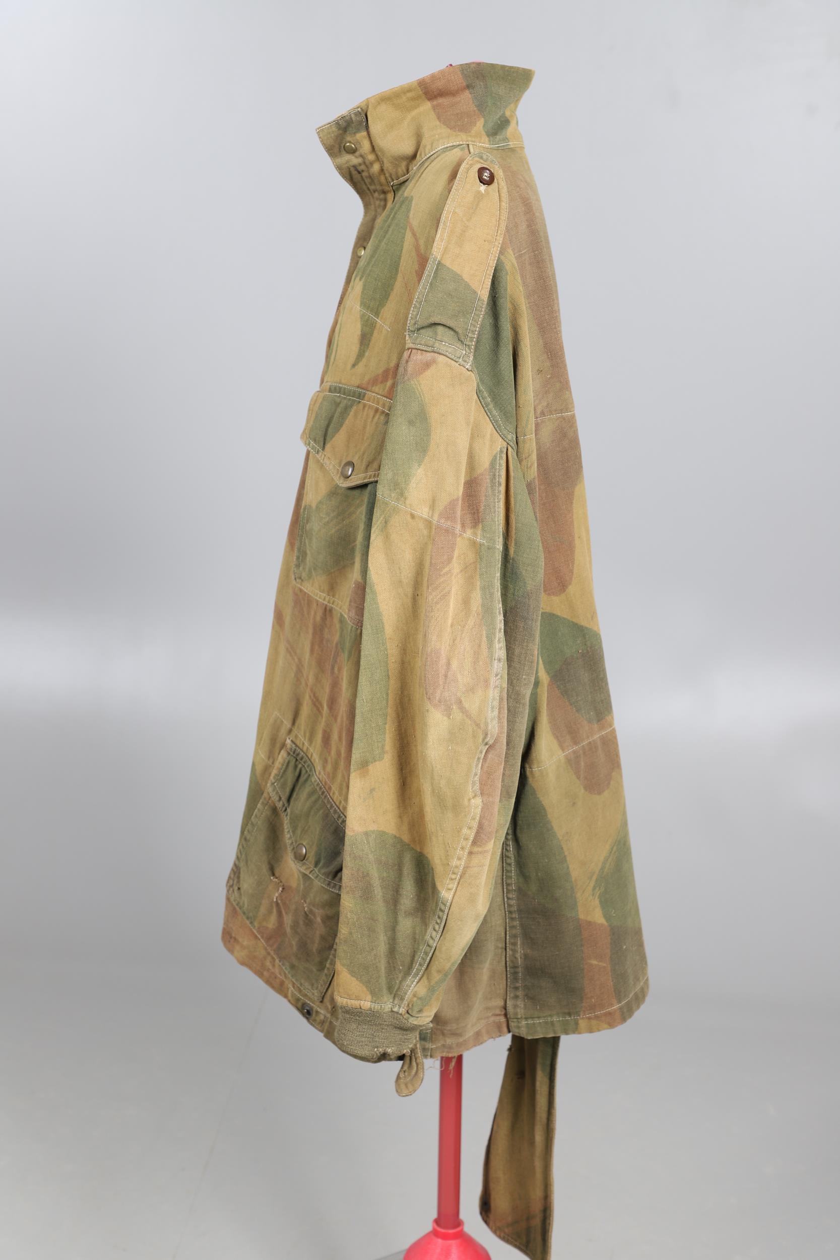 A SECOND WORLD WAR PERIOD 1943 PATTERN DENISON SMOCK. - Image 5 of 12