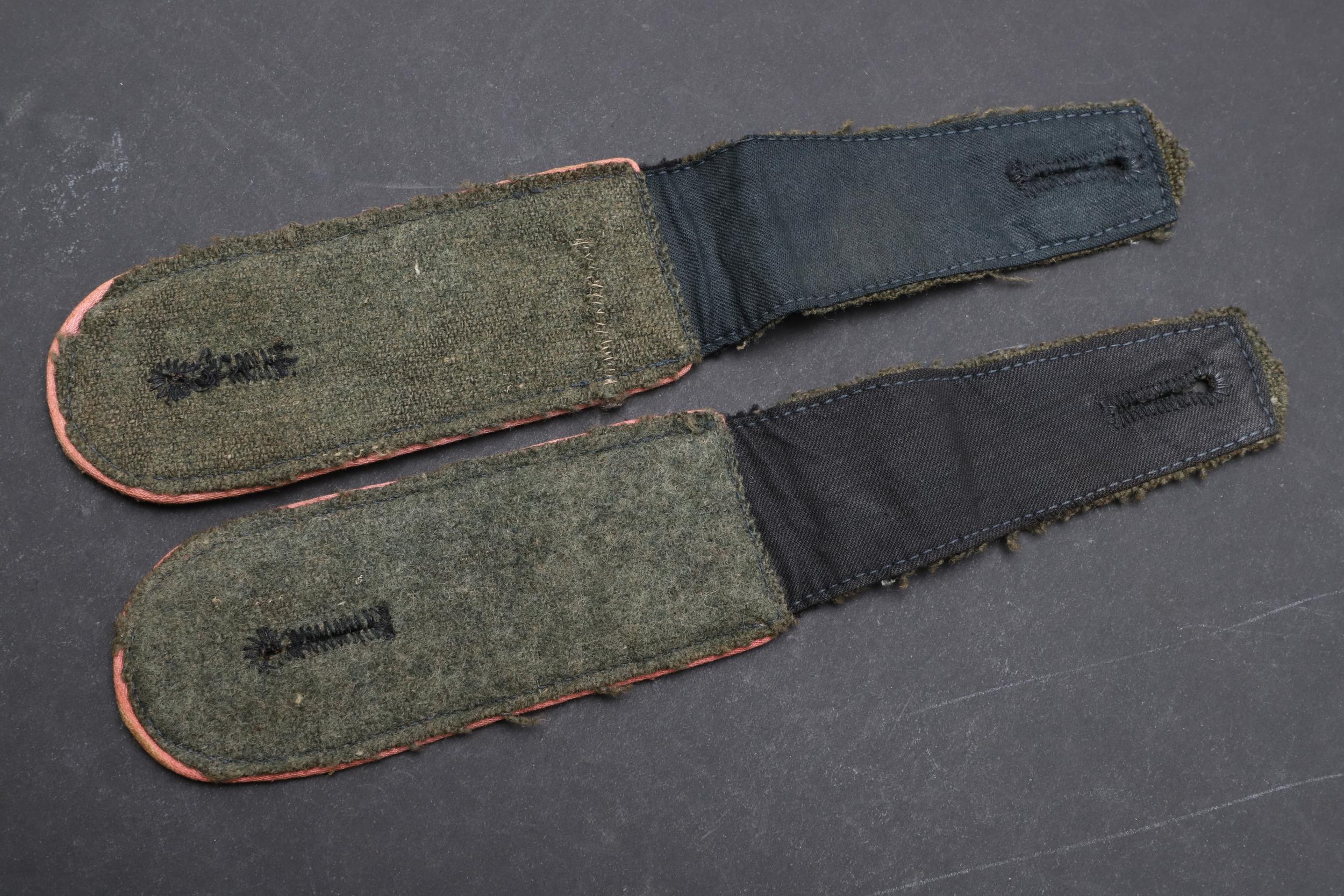 A PAIR OF SECOND WORLD WAR GERMAN PANZER OTHER RANK'S SHOULDER STRAPS. - Image 4 of 6