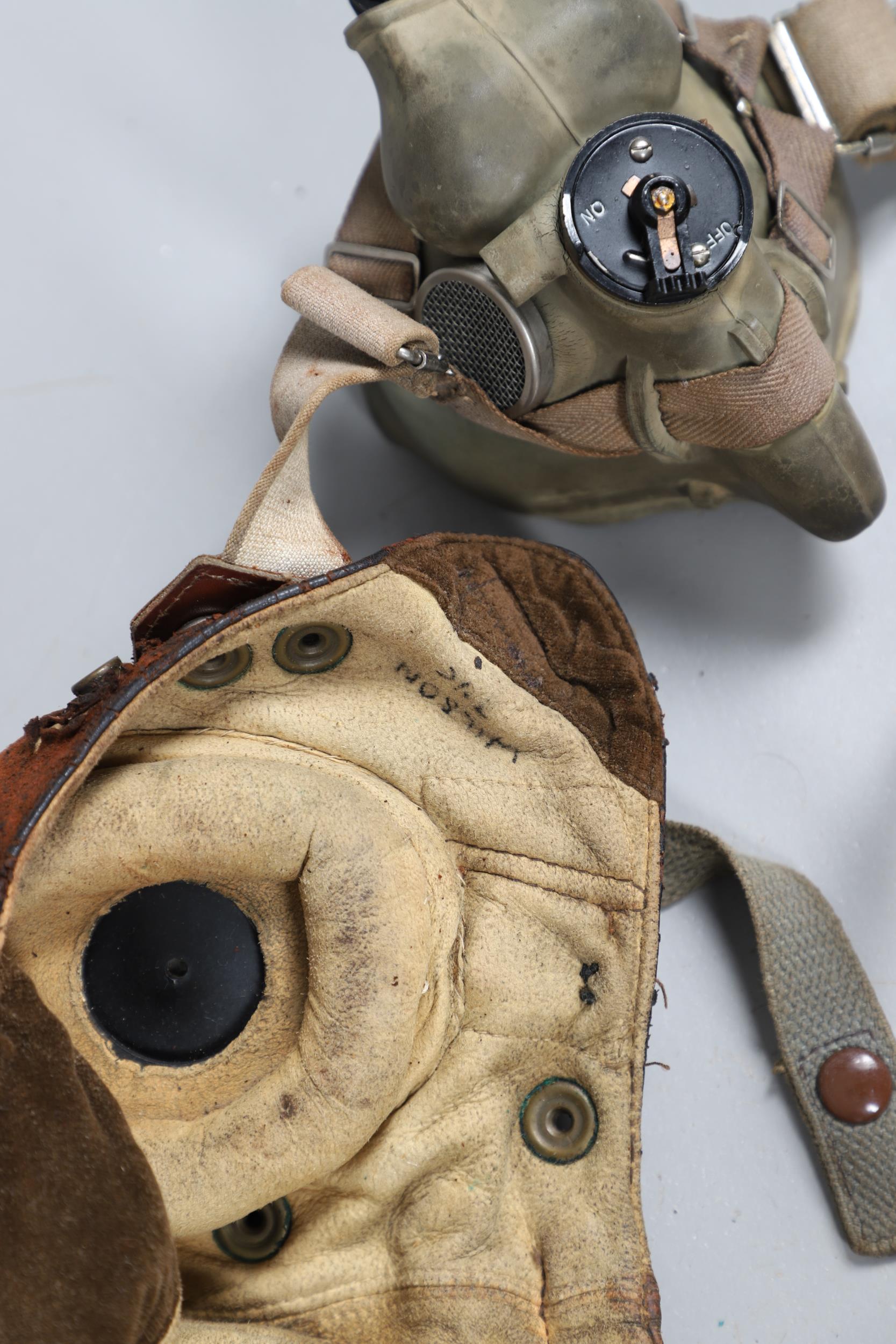 A SECOND WORLD WAR TYPE-C FLYING HELMET GOGGLES AND COMMUNICATIONS MASK. - Bild 10 aus 17