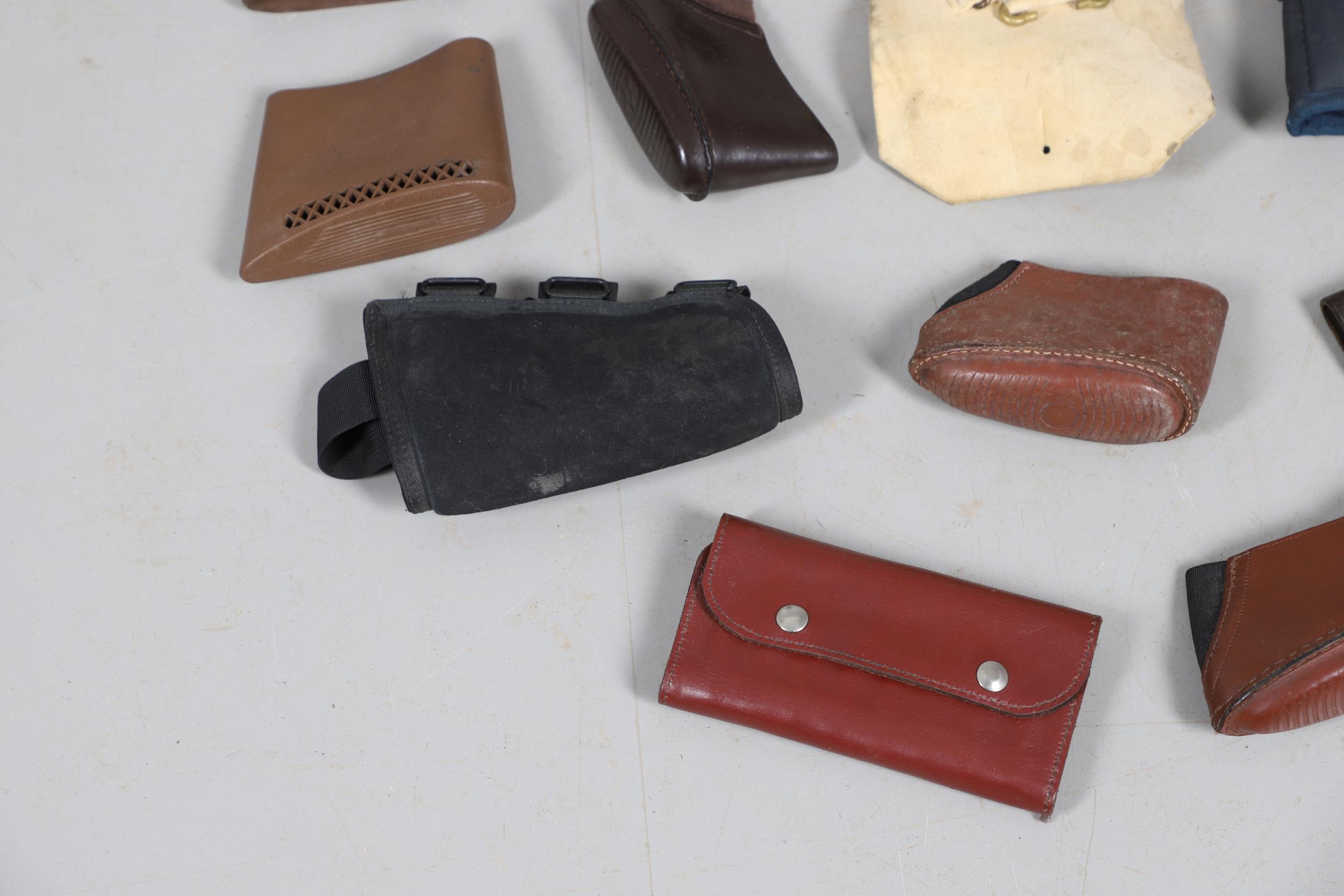 A BROWN LEATHER PISTOL HOLSTER AND OTHERS SIMILAR. - Image 4 of 6