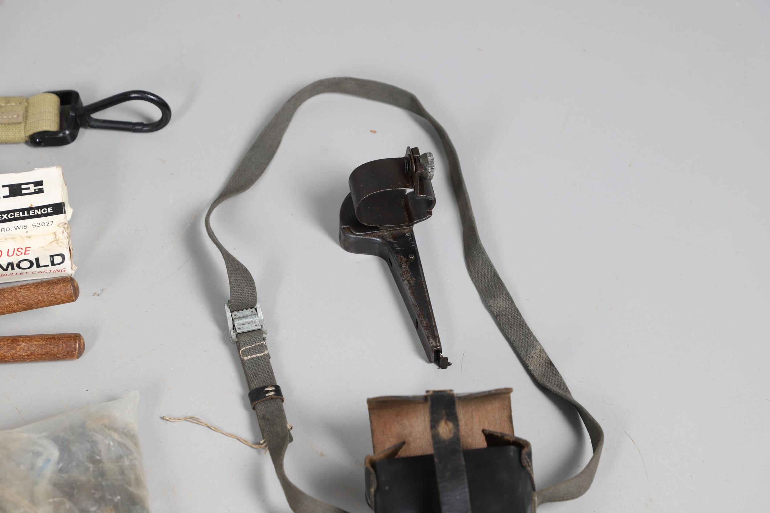 TWO MACHINE GUN BELT LOADING TOOLS AND A COLLECTION OF OTHER ITEMS. - Bild 12 aus 19