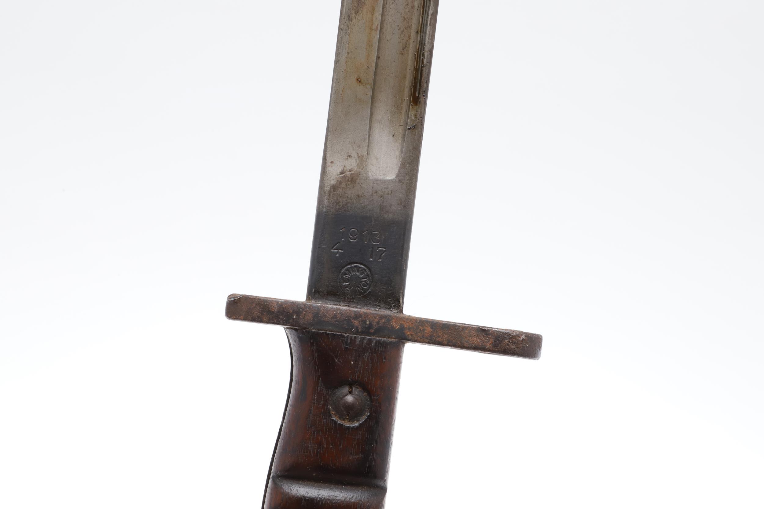 A FIRST WORLD WAR REMINGTON 1913 PATTERN BAYONET AND SCABBARD. - Image 9 of 12