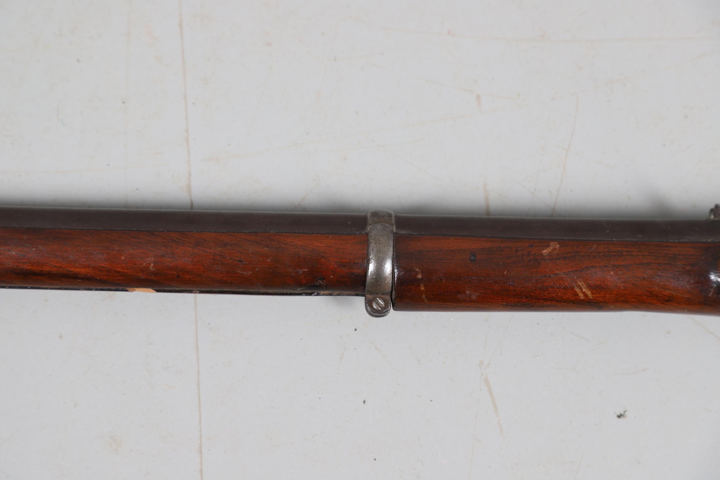 A 19TH CENTURY ENFIELD TYPE PERCUSSION FIRING RIFLE AND ANOTHER SIMILAR. - Image 12 of 23