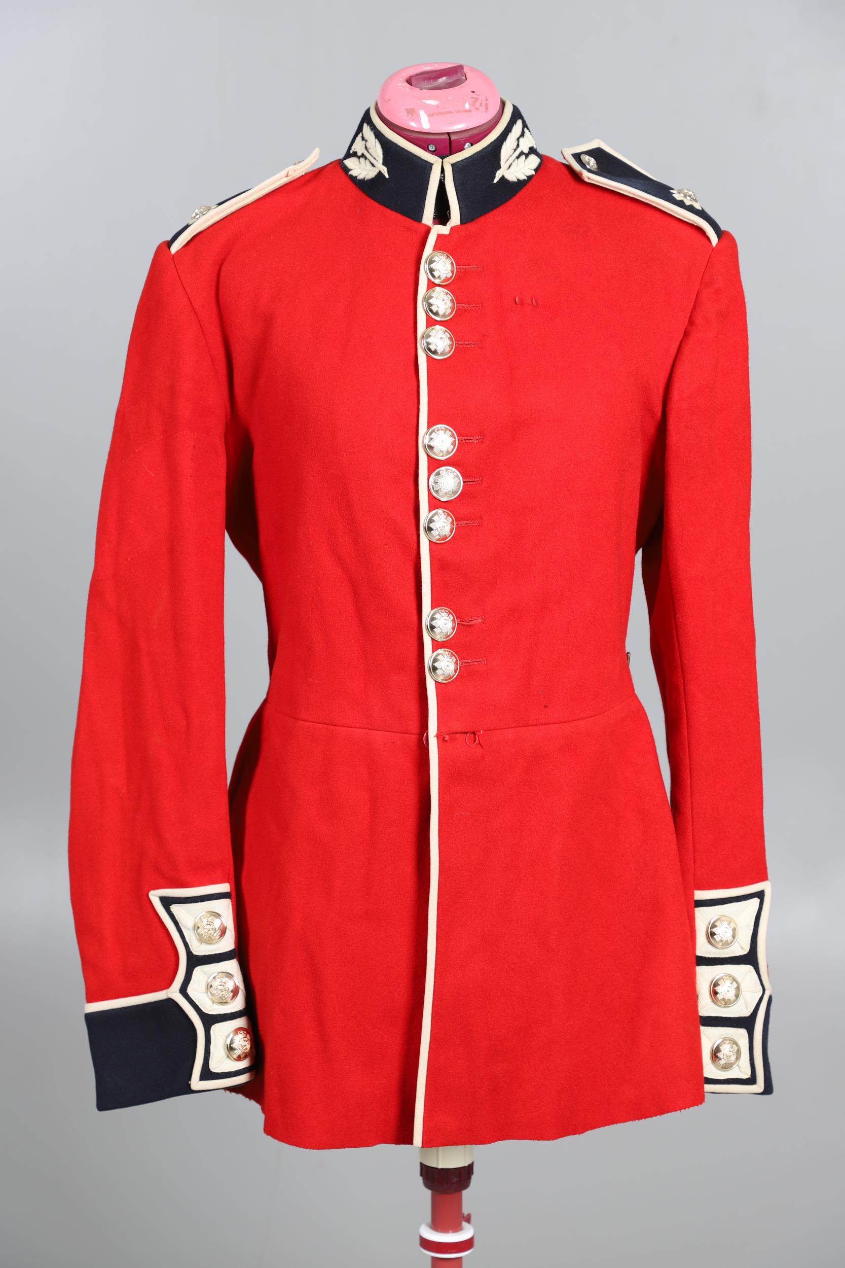 A 1959 PATTERN SCOTS GUARDS RED TUNIC, SAM BROWN AND SWORD FROG. - Bild 2 aus 12