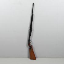 AN UNUSUAL .177 BSA CLUB AIR RIFLE.