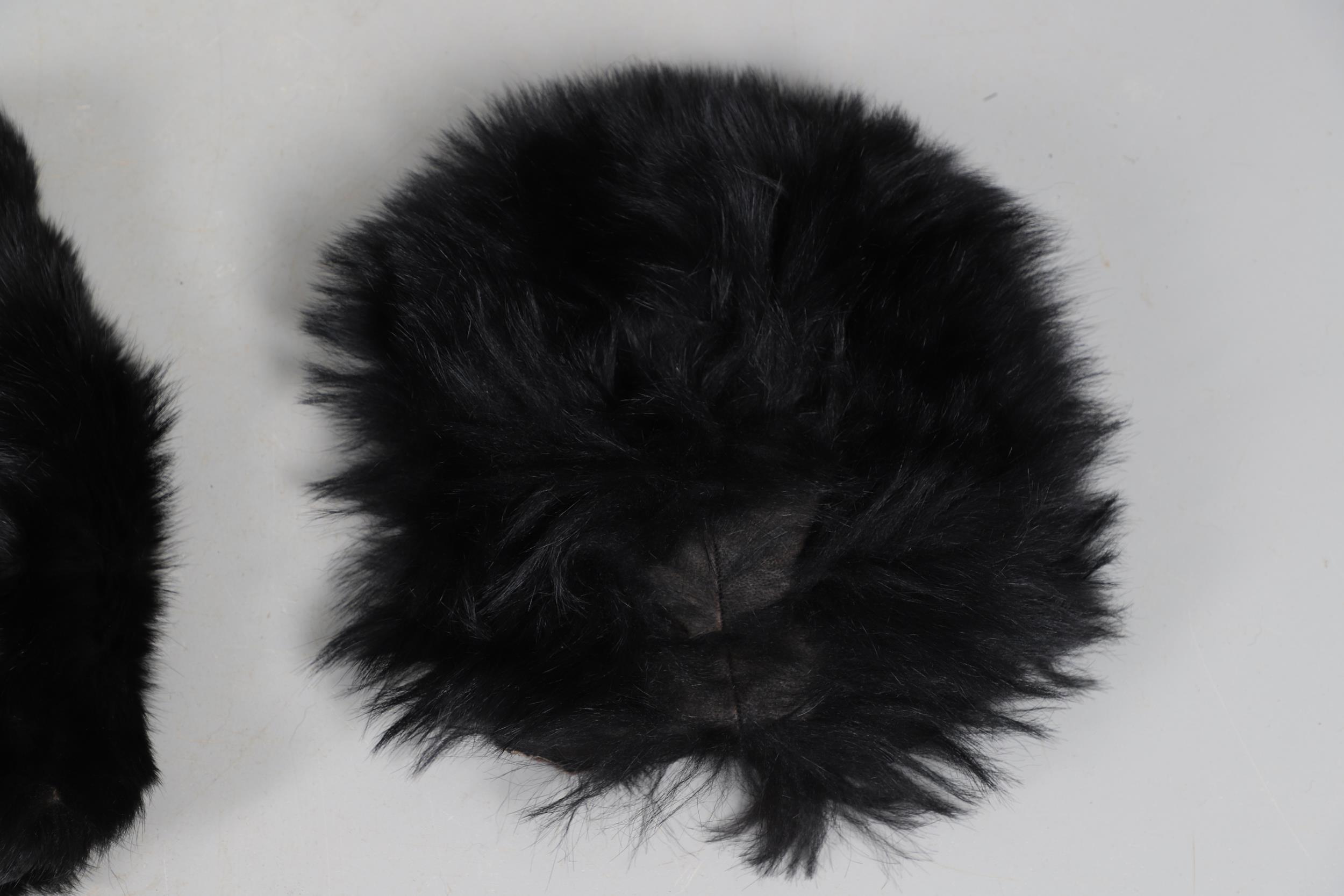 A UNIFORM BEARSKIN COVER AND A SIMILAR MUFF. - Image 2 of 6