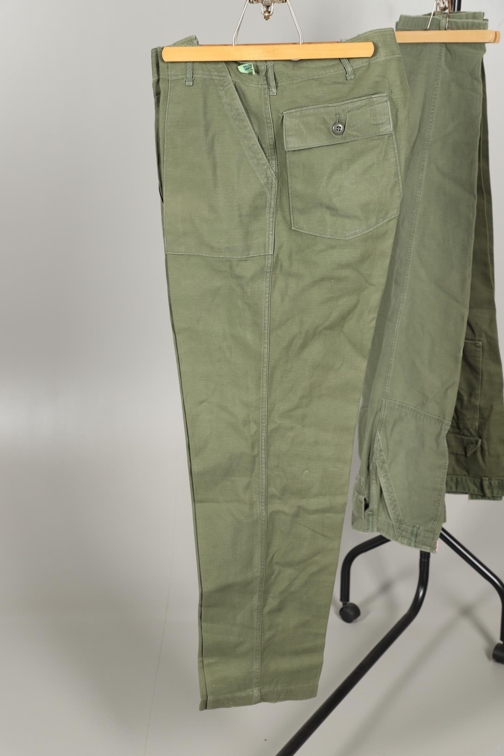 AN AMERICAN ARMY M65 FIELD COAT AND OTHERS. - Image 12 of 15