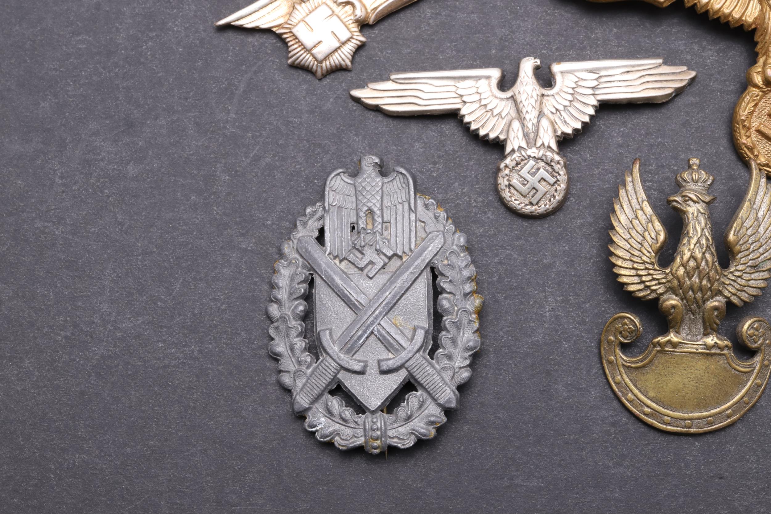 A SECOND WORLD WAR GERMAN MARKSMAN'S BADGE AND OTHERS SIMILAR. - Image 7 of 10