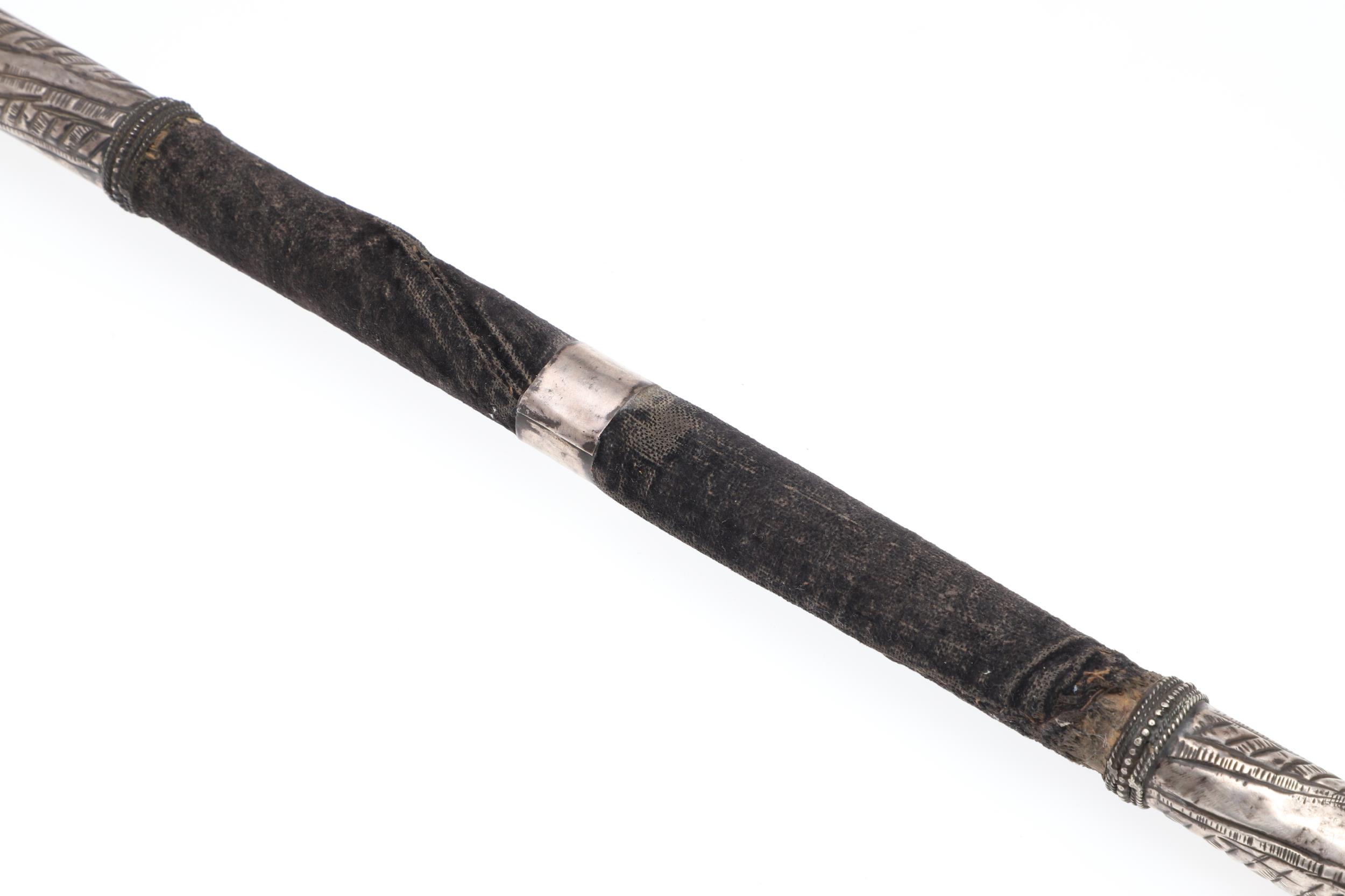 A VERY UNUSUAL SILVER MOUNTED TURKISH PUSIKAN OR GENERAL'S BATON. - Image 7 of 12