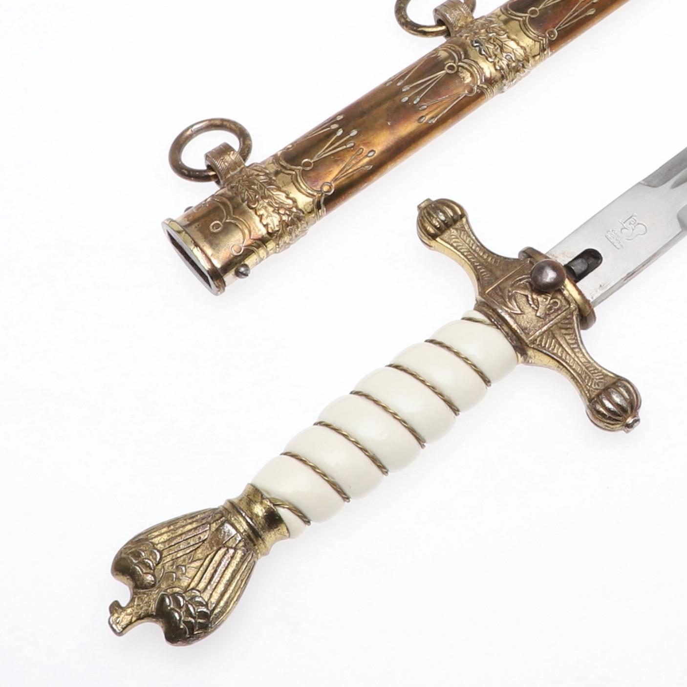 A SECOND WORLD WAR GERMAN KRIEGSMARINE DAGGER. - Image 4 of 10