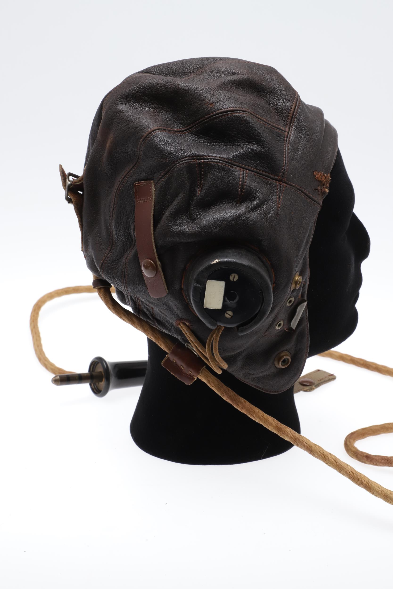 AN AIR MINISTRY TYPE C FLYING HELMET, GOGGLES AND GLOVES. - Image 15 of 21