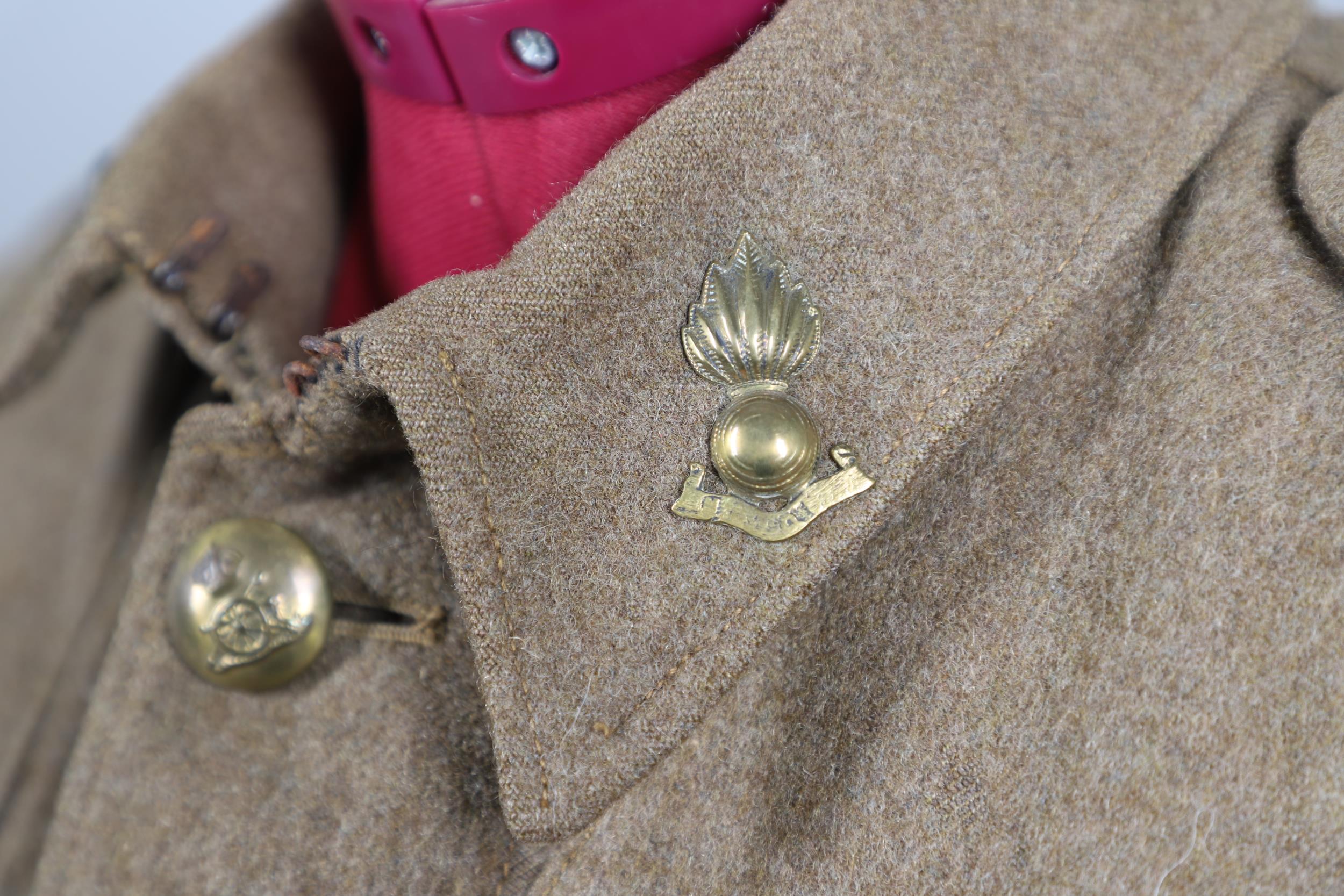 A 1922 PATTERN ARMY TUNIC WITH ROYAL ARTILLERY BUTTONS. - Bild 4 aus 12