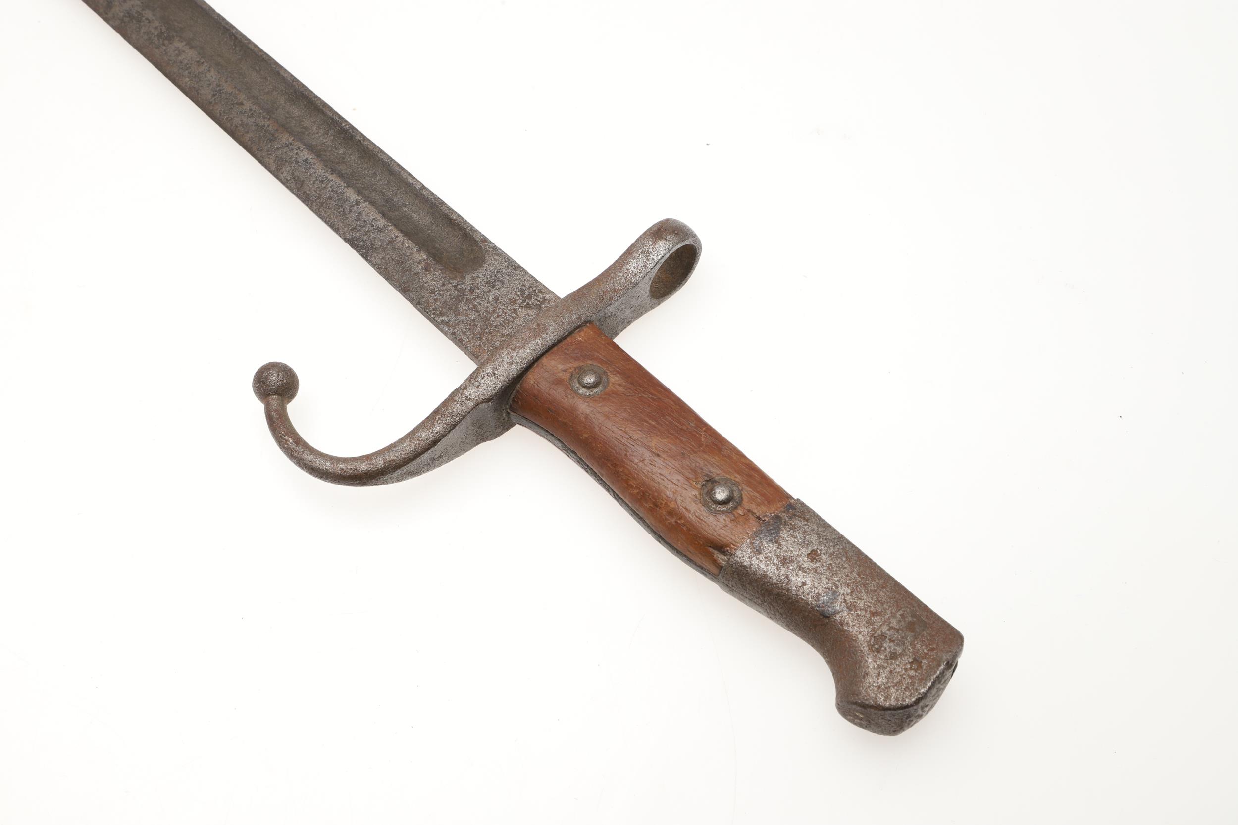 A 1907 PATTERN BAYONET AND SCABBARD AND ANOTHER SIMILAR. - Bild 9 aus 12