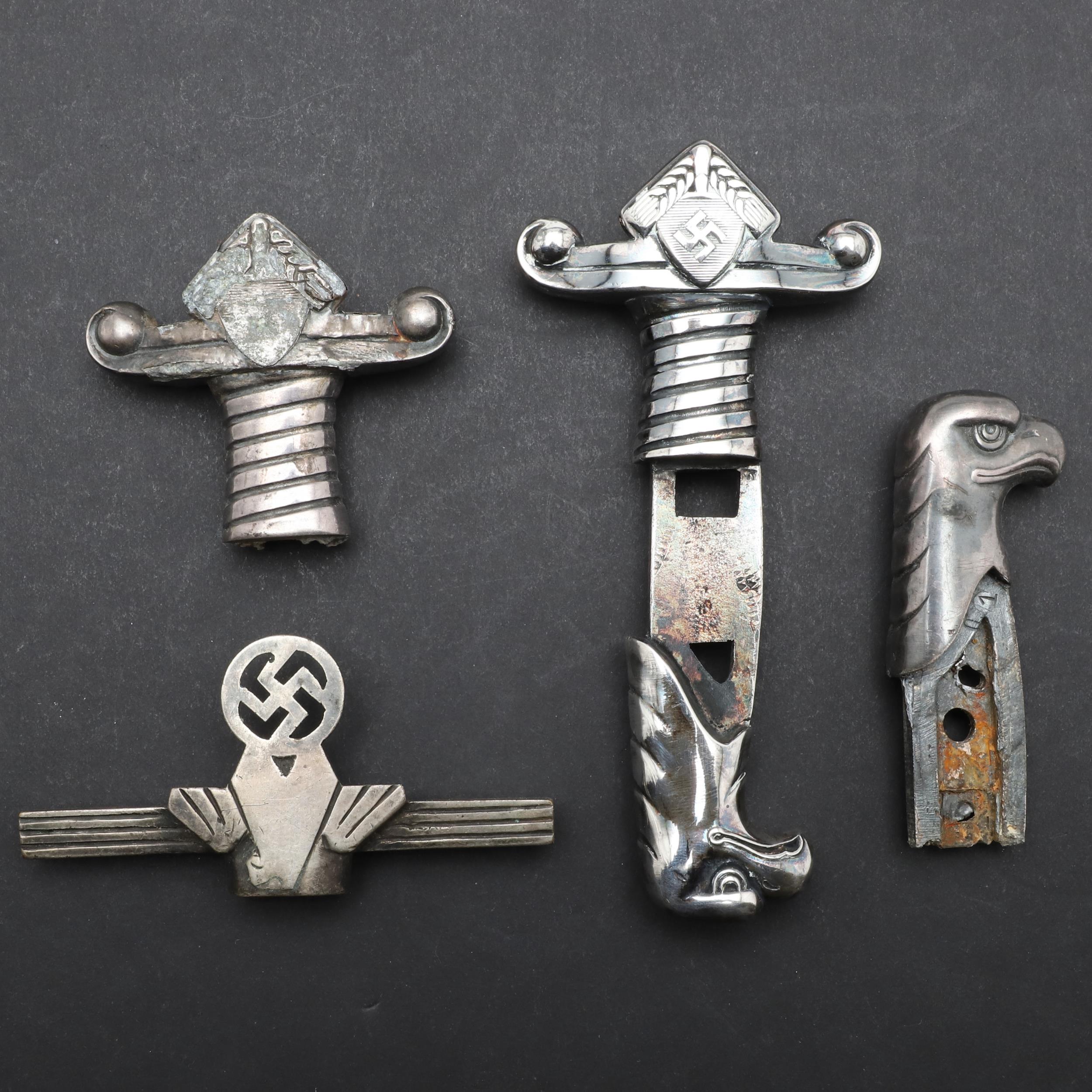 A COLLECTION OF SECOND WORLD WAR GERMAN DAGGER PARTS. - Image 2 of 8