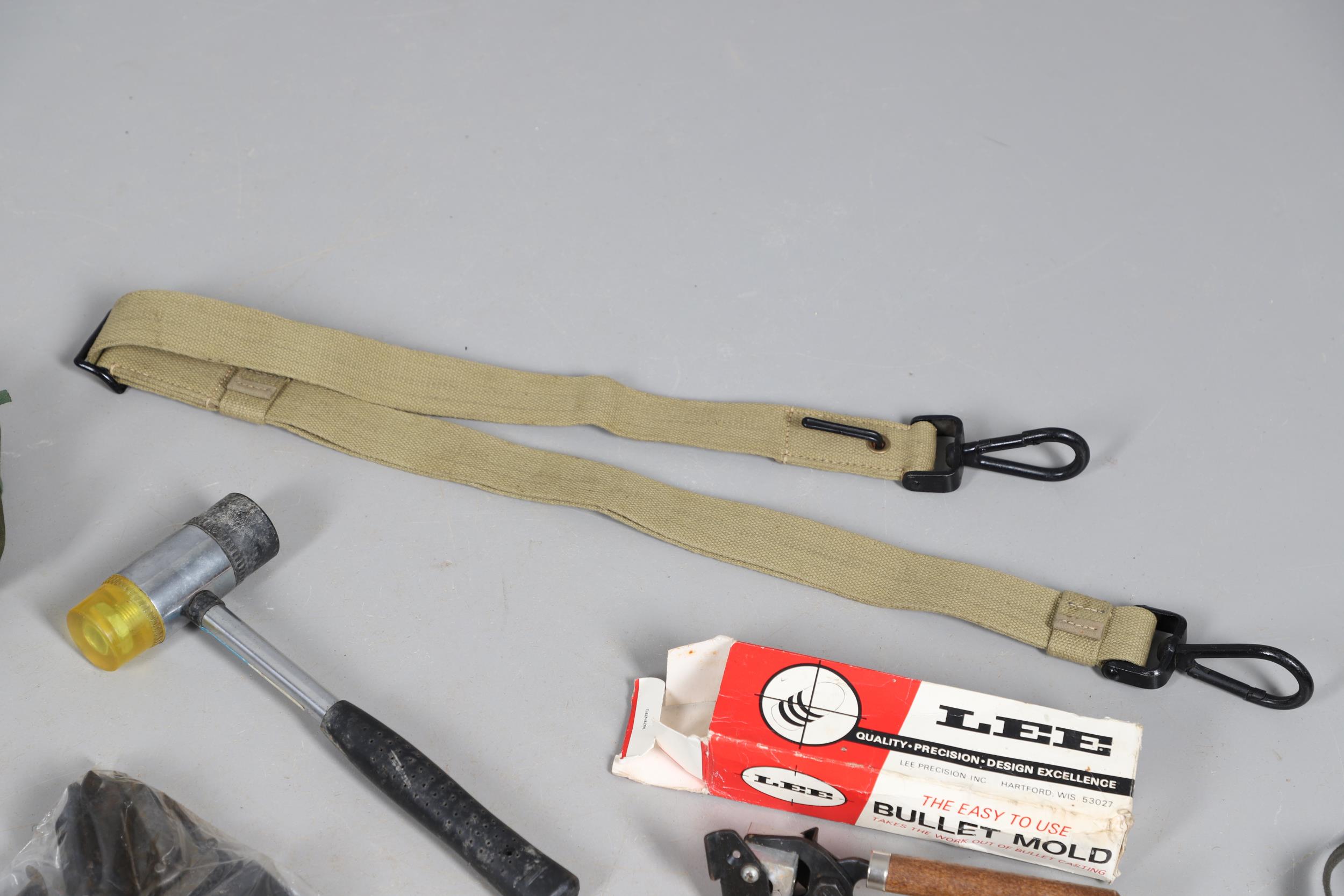 TWO MACHINE GUN BELT LOADING TOOLS AND A COLLECTION OF OTHER ITEMS. - Bild 16 aus 19