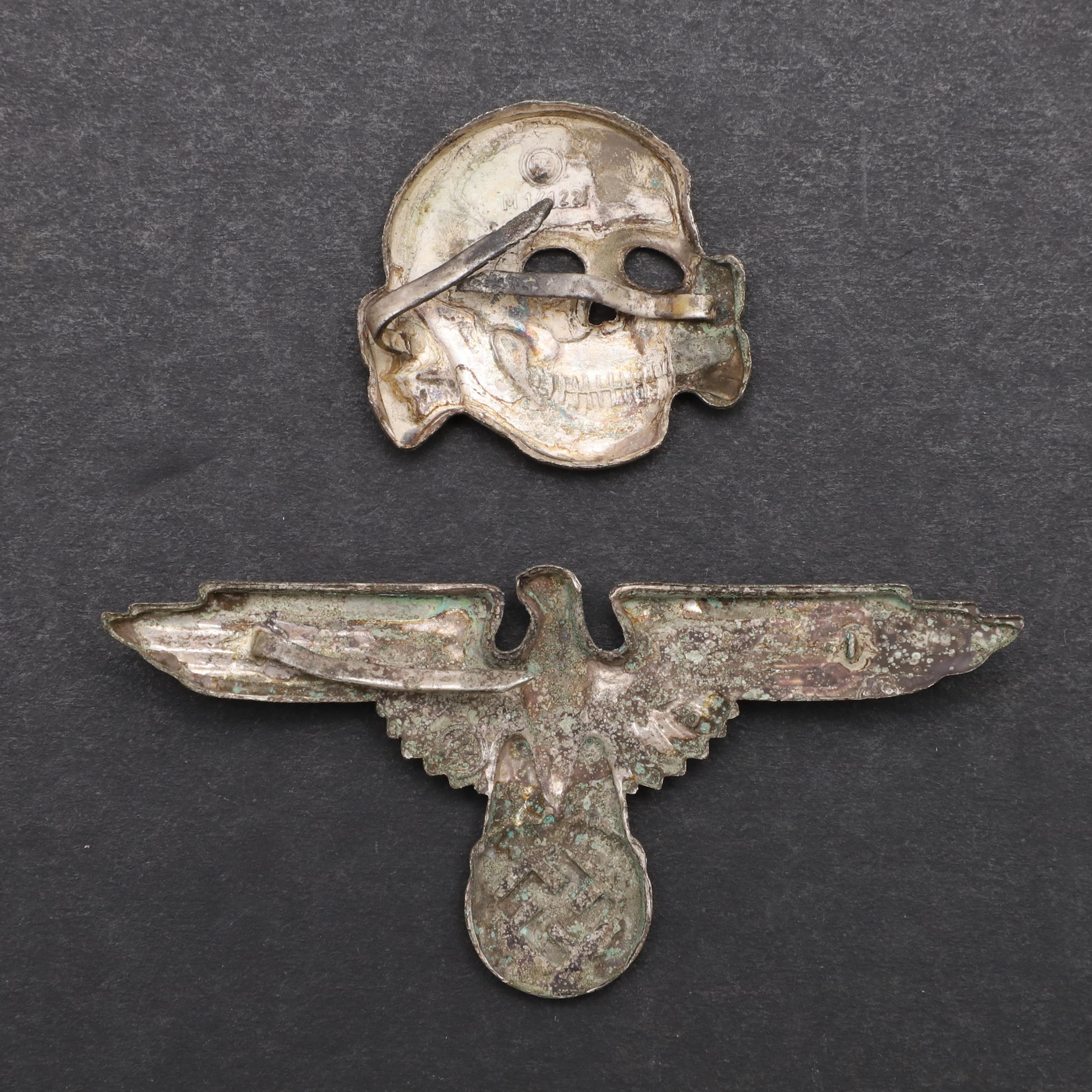 A SECOND WORLD WAR GERMAN SS PEAKED CAP INSIGNIA SET. - Image 6 of 6