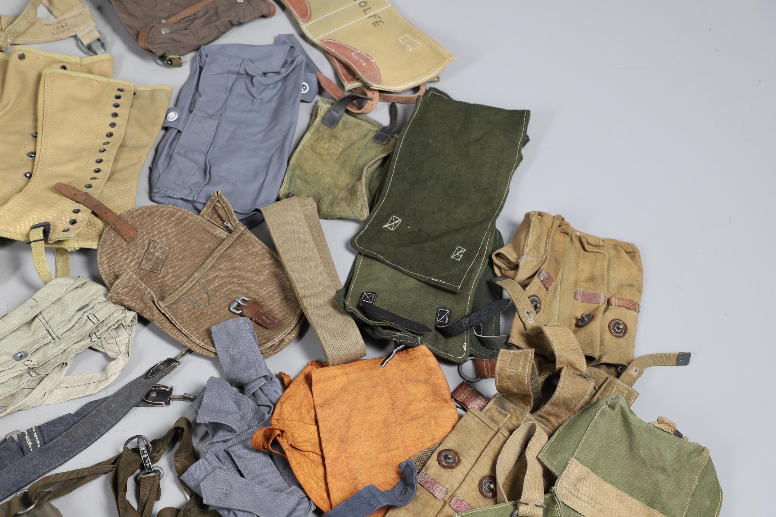 A LARGE COLLECTION OF WEBBING BELTS, KNEE PADS AND OTHER UNIFORM ITEMS, SECOND WORLD WAR AND LATER. - Bild 7 aus 28