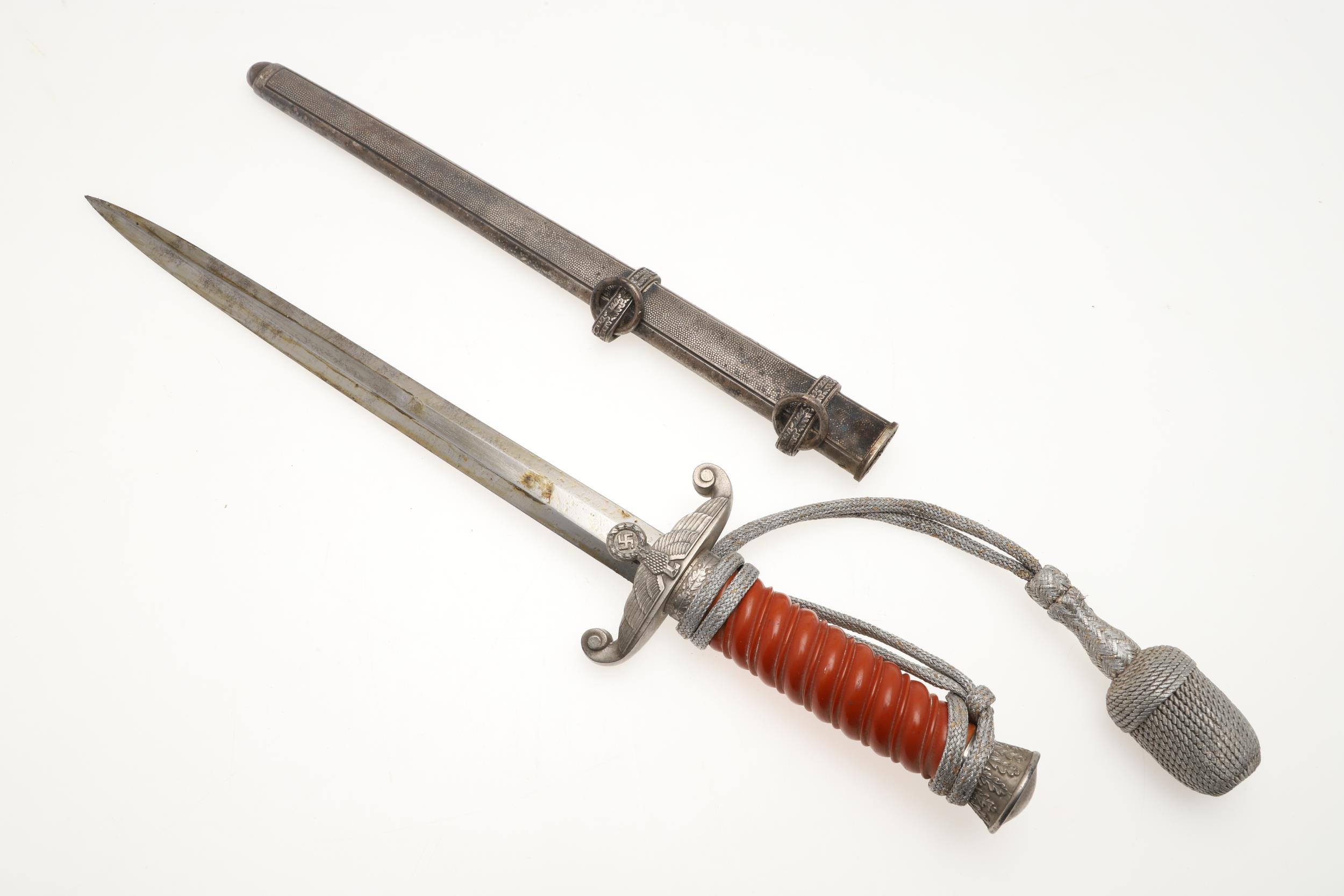 A SECOND WORLD WAR GERMAN SECOND PATTERN LUFTWAFFE DAGGER AND SCABBARD. - Image 5 of 8