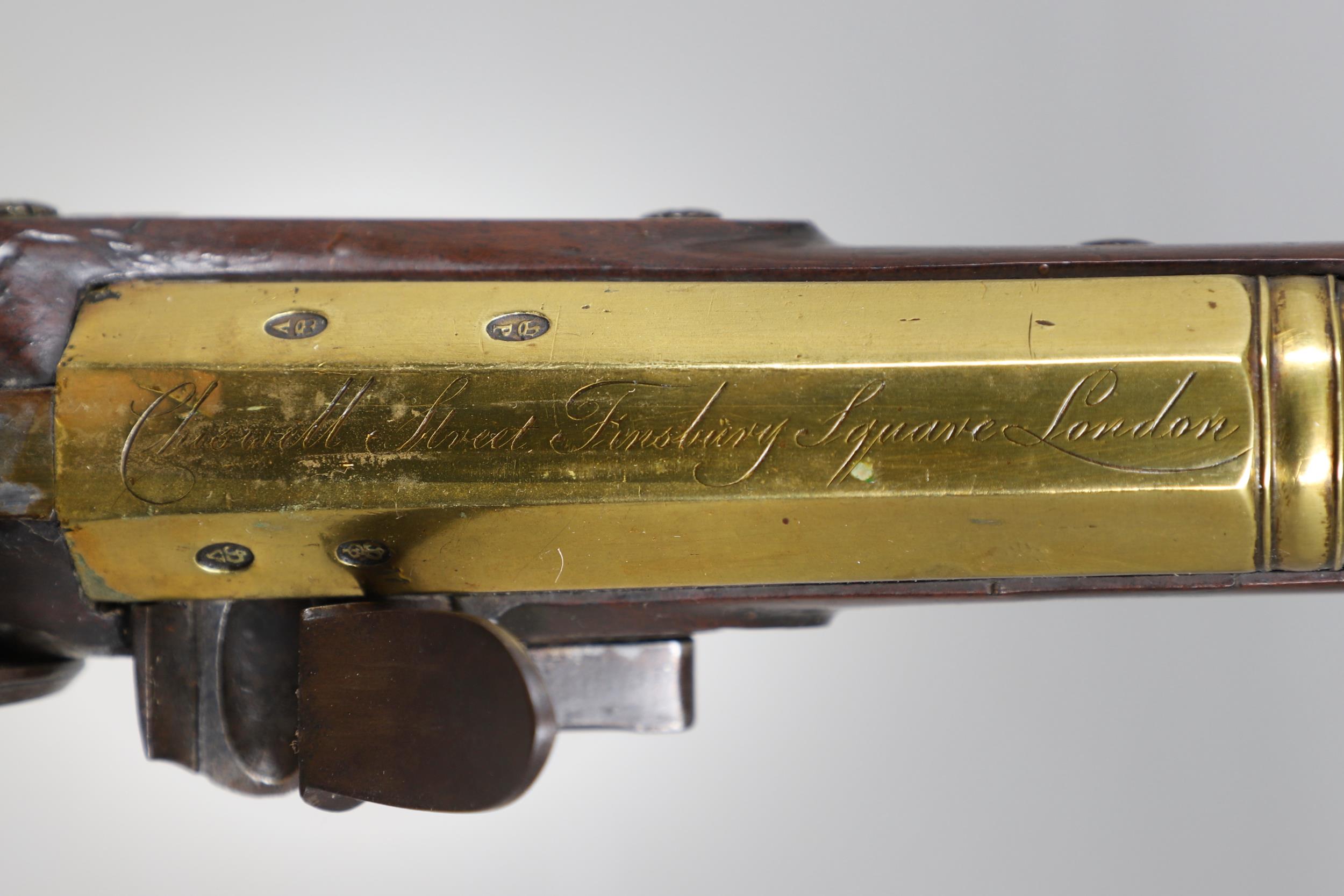 AN EARLY 19TH CENTURY BLUNDERBUSS MARKED FOR UTTING OF LONDON. - Image 12 of 15