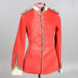 AN EARLY 20TH CENTURY SCARLET TUNIC FOR THE WORCESTER REGIMENT.