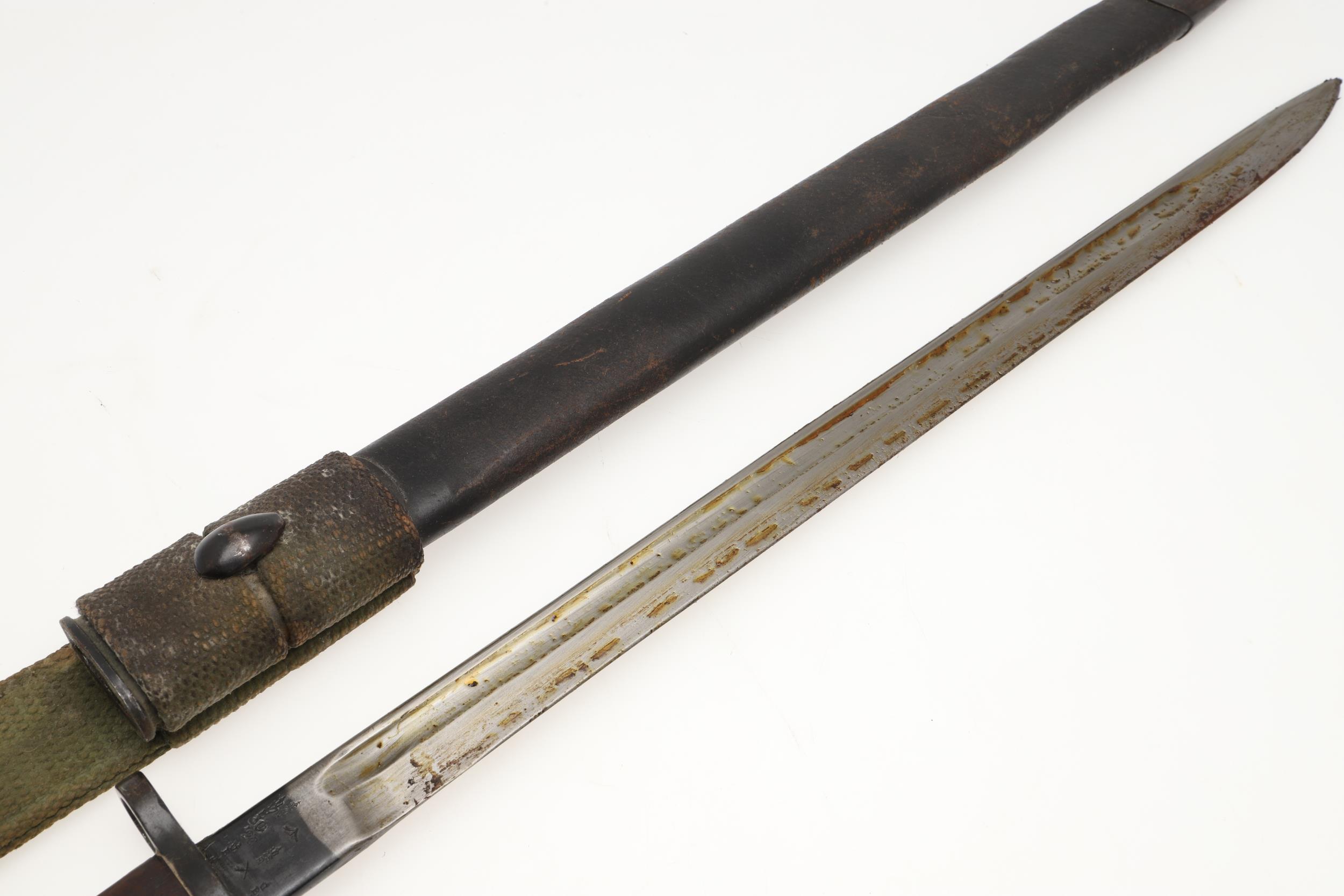 A 1907 PATTERN BAYONET AND SCABBARD AND ANOTHER SIMILAR. - Bild 3 aus 12