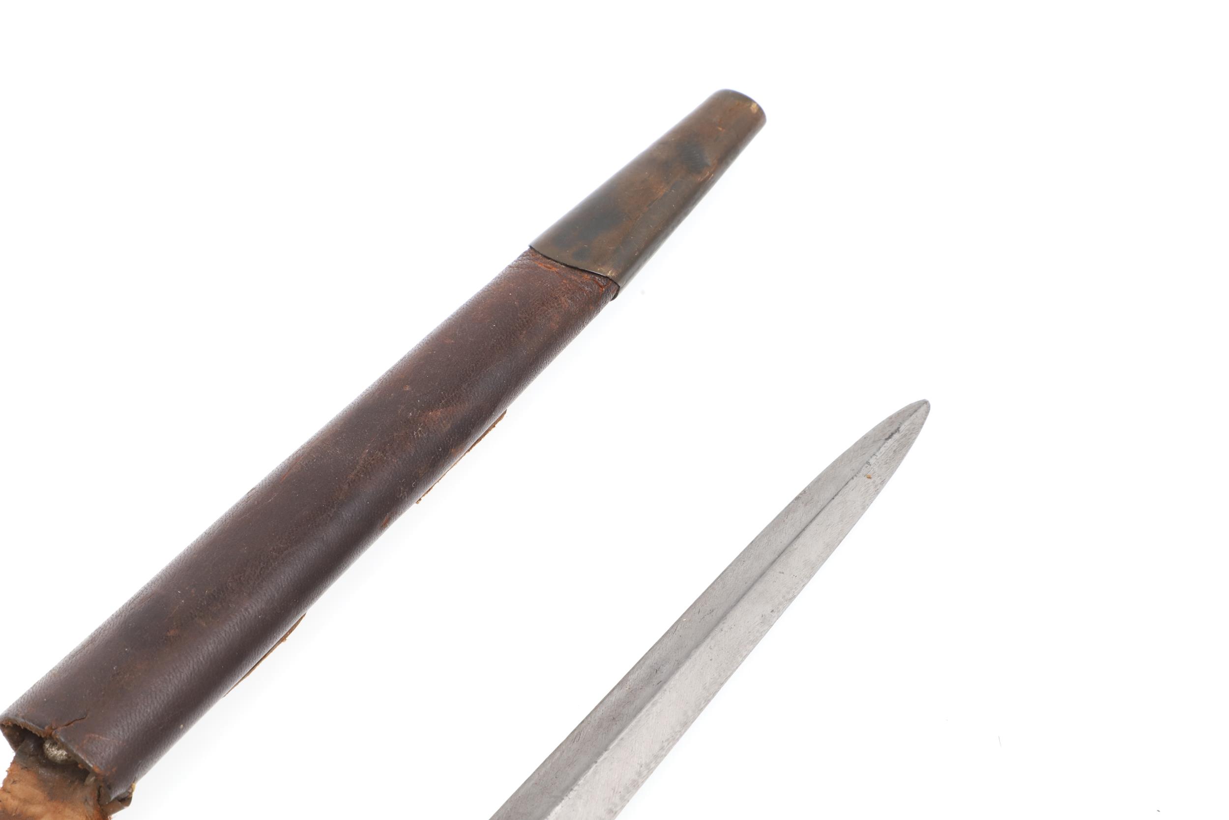 A WILKINSON SWORD FAIRBAIRN SYKES FIGHTING KNIFE. SIMILAR TO SECOND PATTERN. - Image 2 of 10