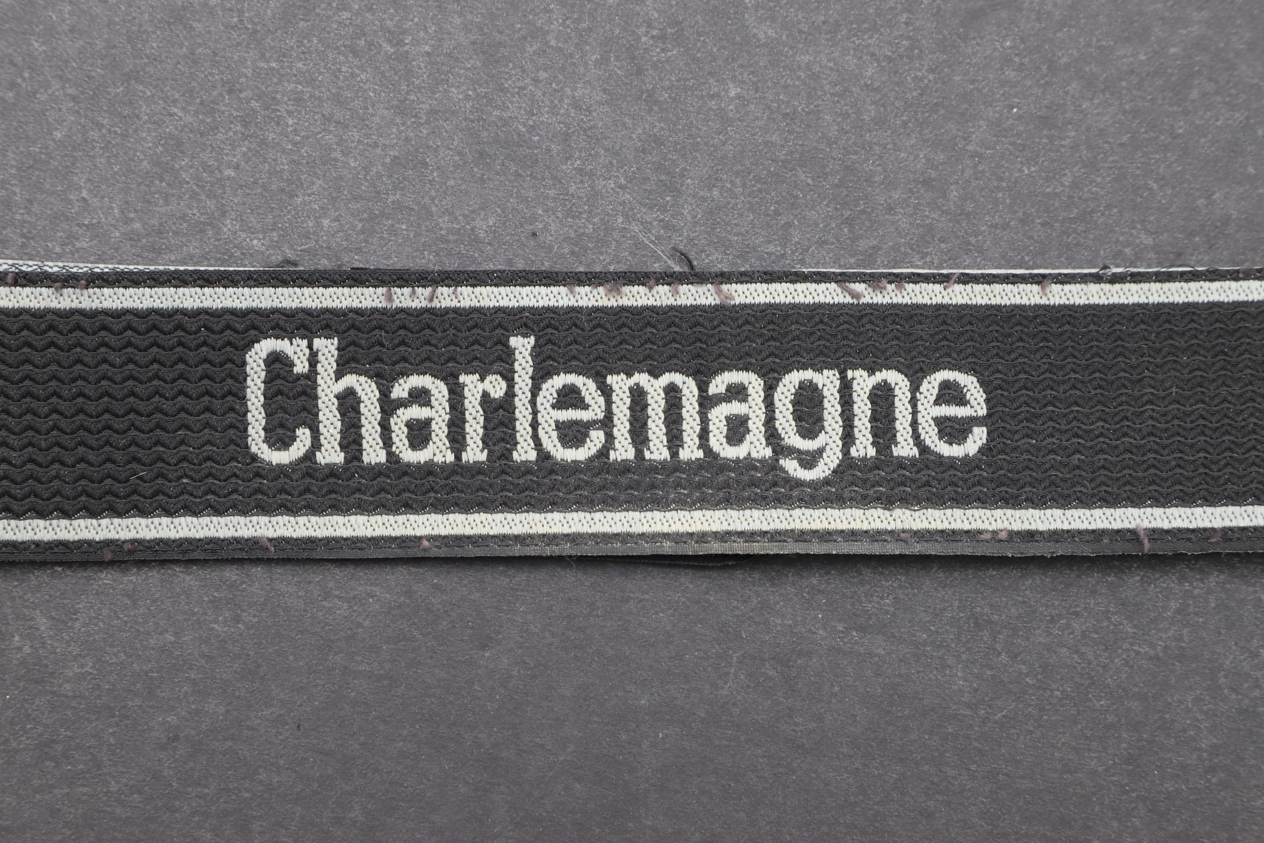 A SECOND WORLD WAR WAFFEN-SS 'CHARLEMAGNE' CUFFBAND. - Bild 4 aus 7