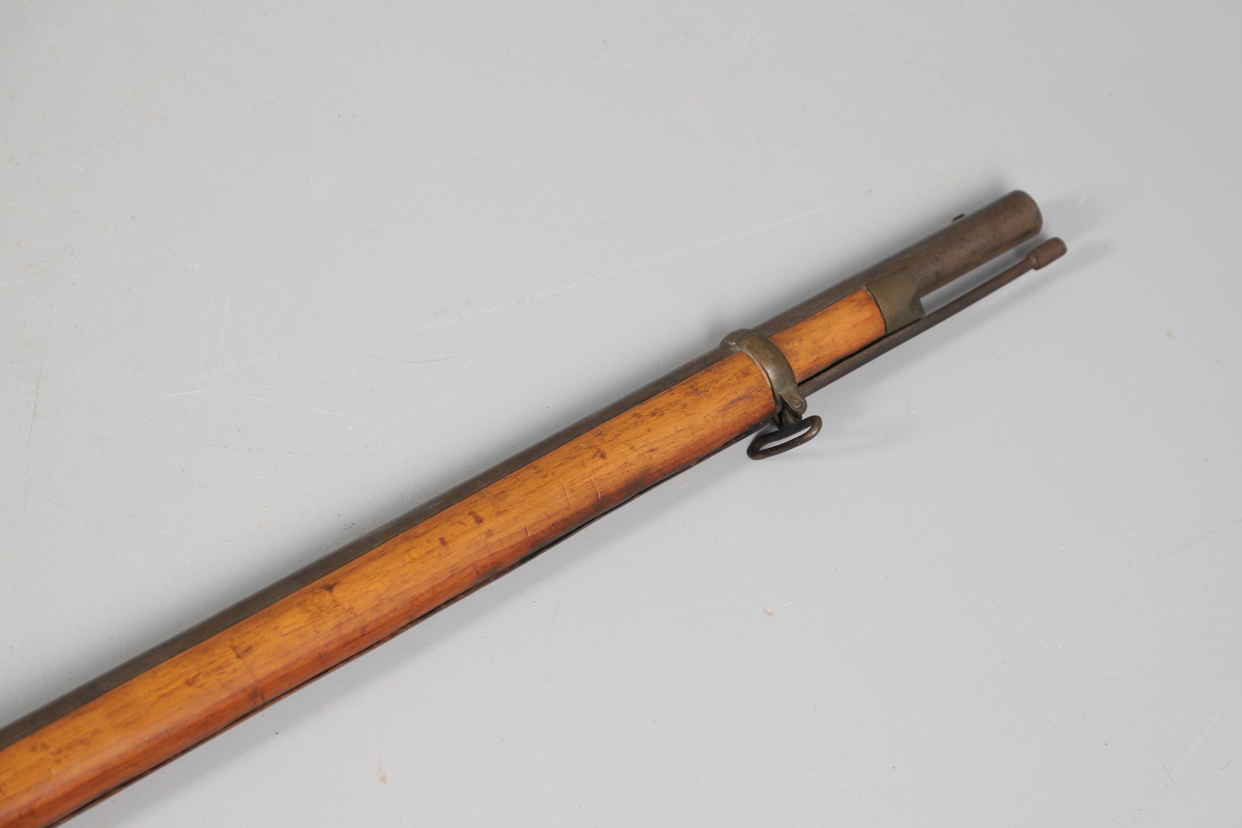 AN 1856 PATTERN PERCUSSION FIRING RIFLE. - Bild 4 aus 14