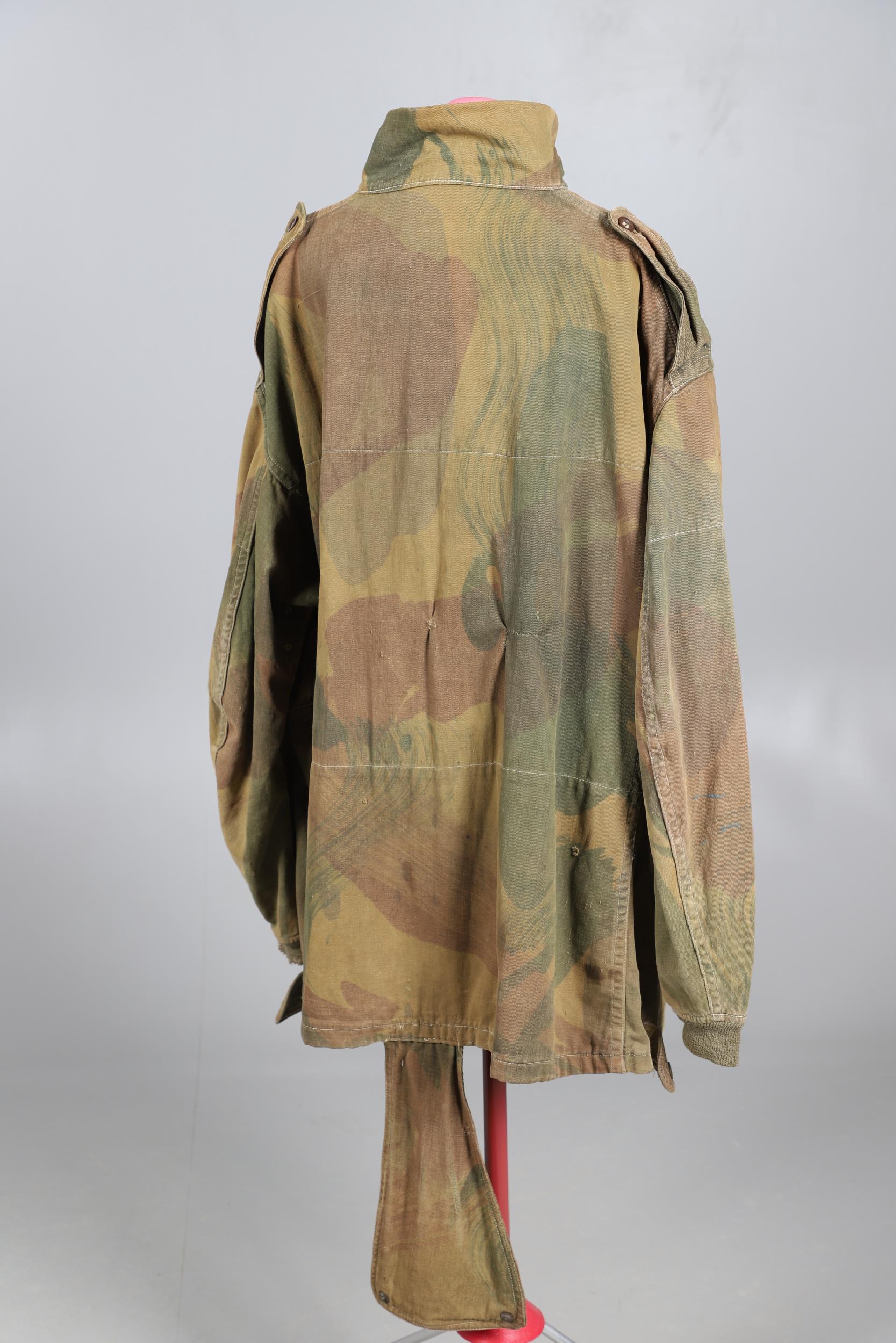 A SECOND WORLD WAR PERIOD 1943 PATTERN DENISON SMOCK. - Image 6 of 12