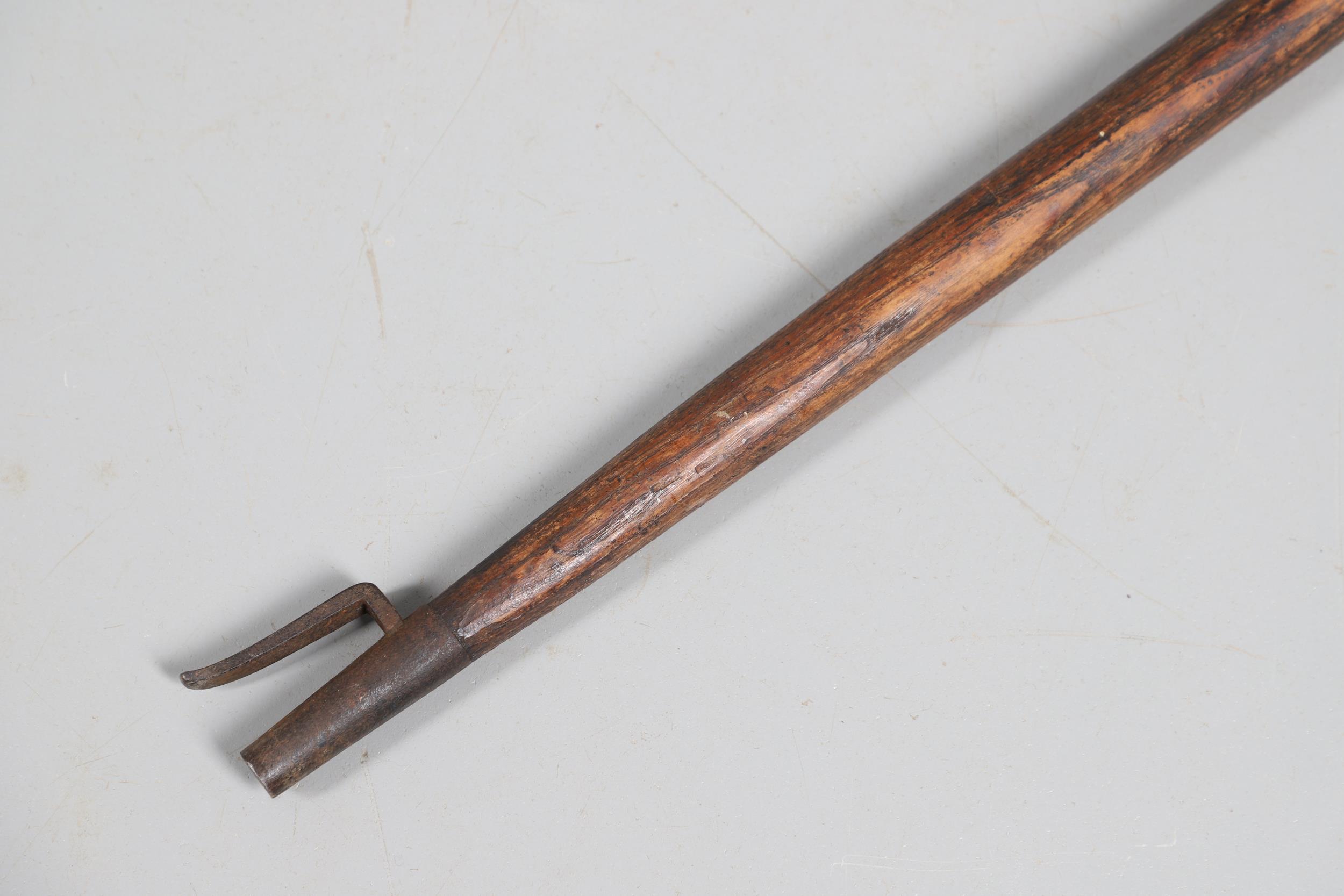 A SUBSTANTIAL PERSIAN OR OTTOMAN TWO HANDLED AXE. - Image 5 of 11