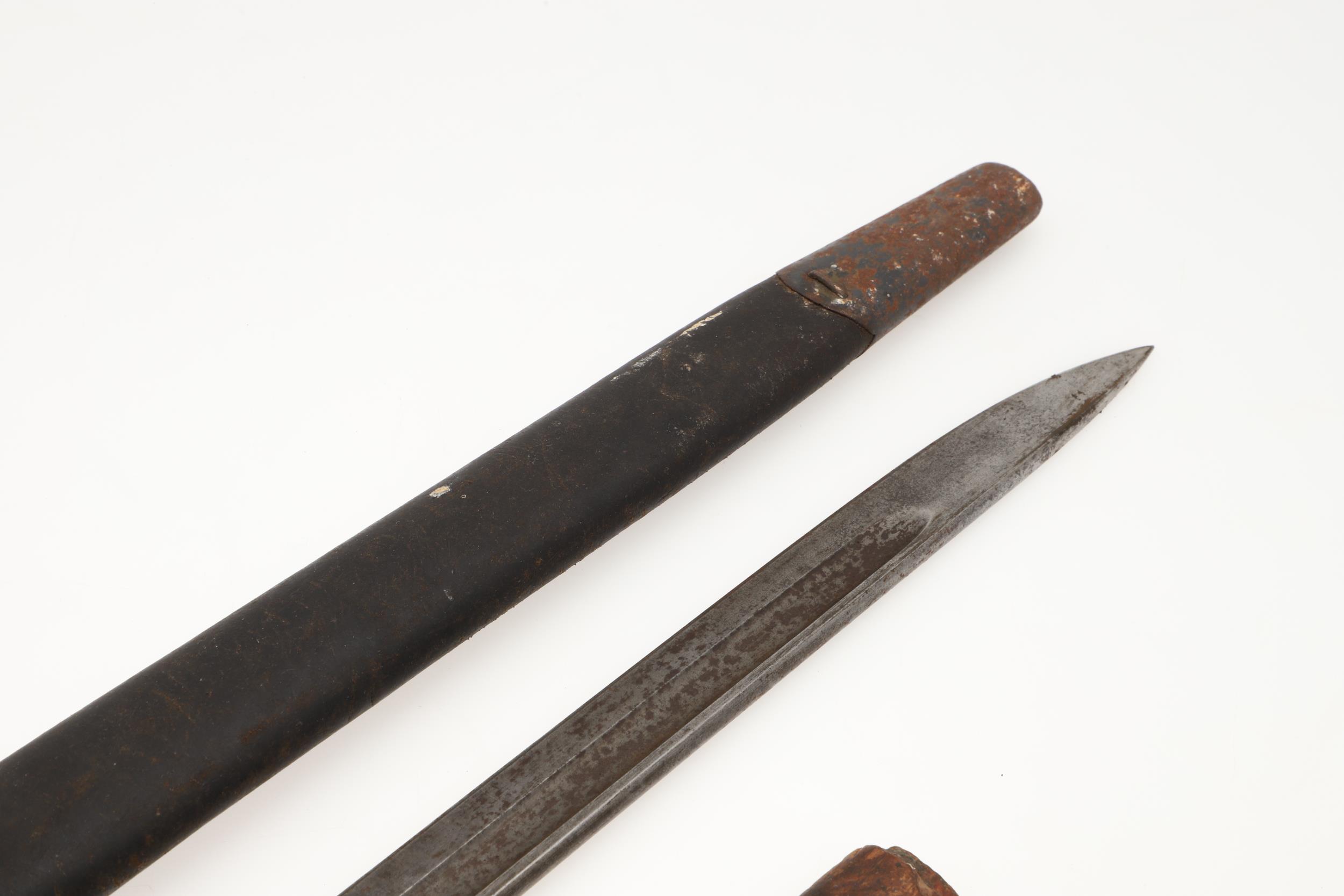 A 1913 PATTERN BAYONET AND A HORN HANDLED KNIFE. - Image 5 of 12