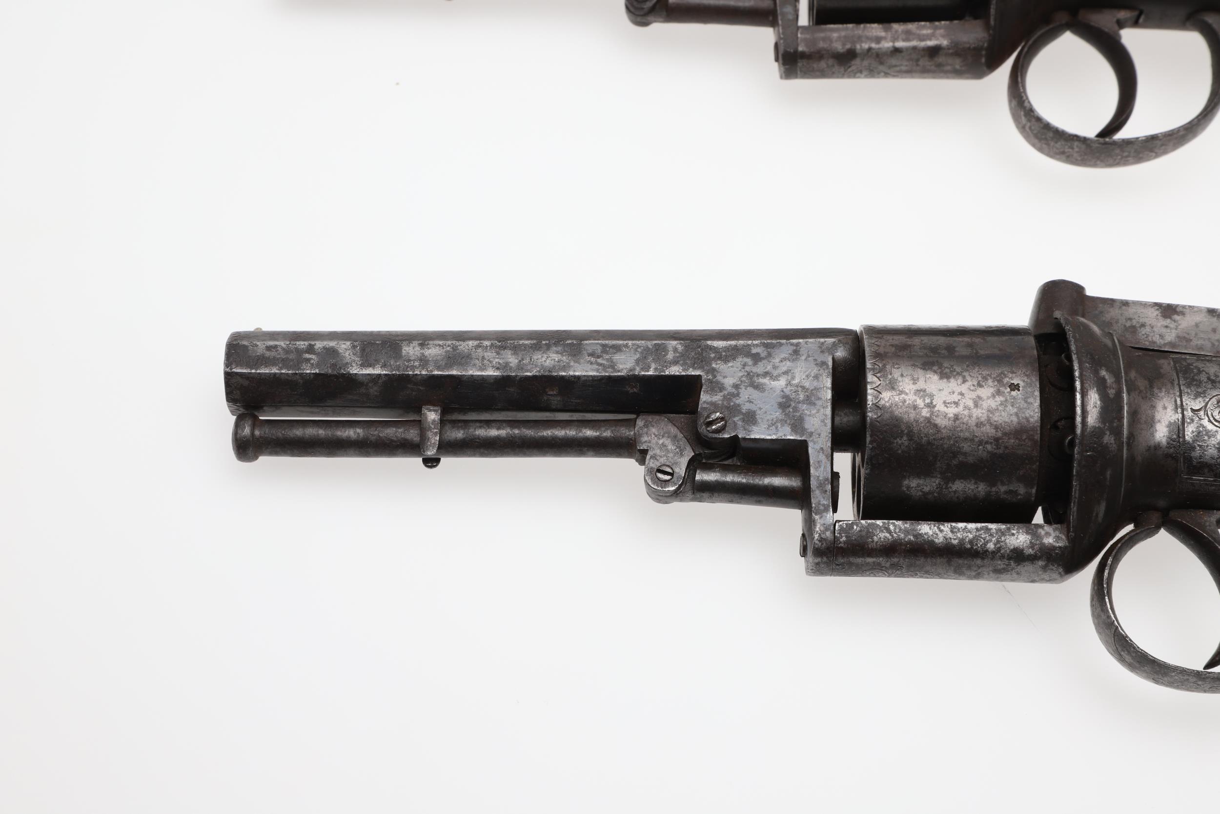 AN UNUSUAL PAIR OF MID 19TH CENTURY 80 BORE TRANSITIONAL REVOLVERS. - Image 10 of 11