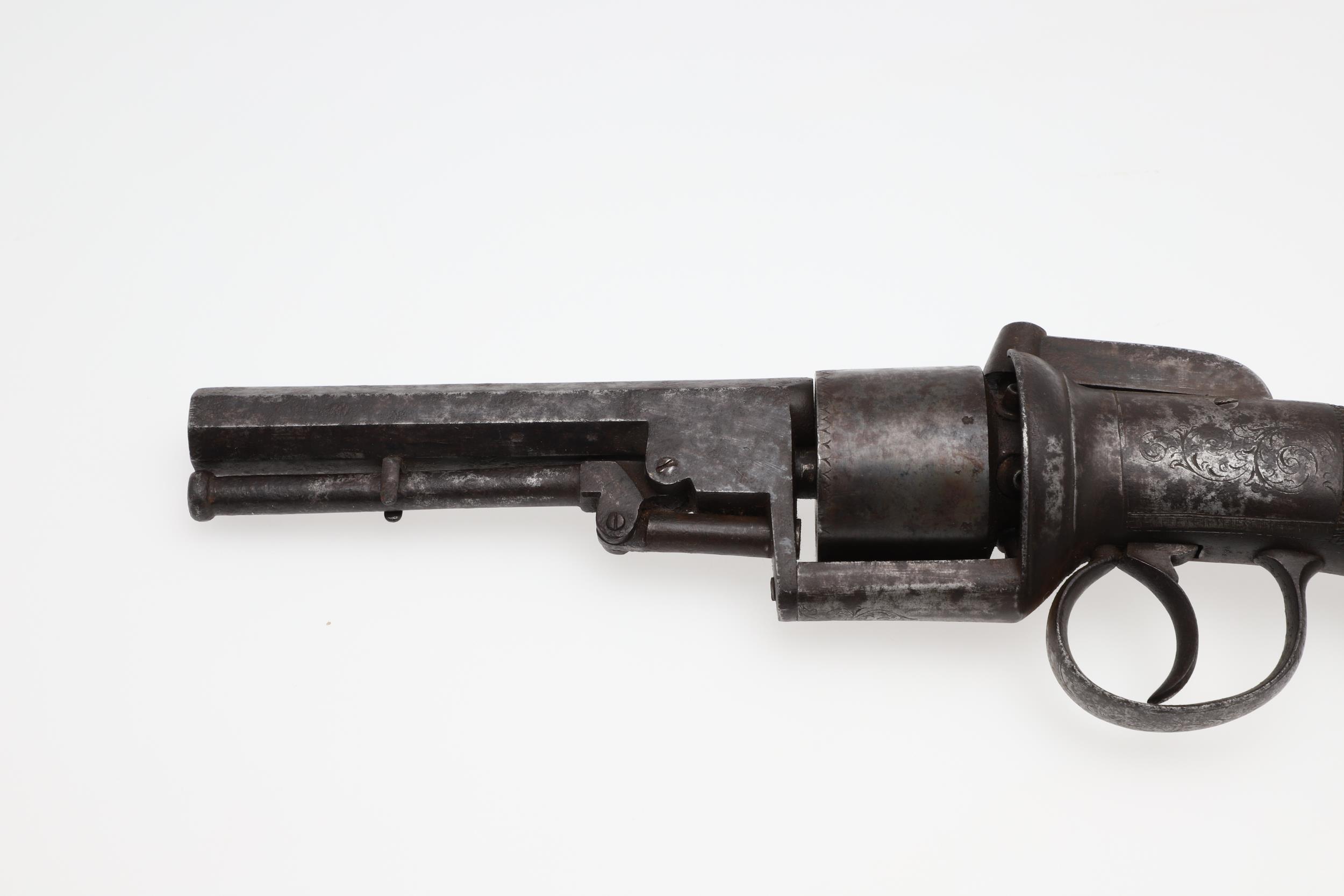 AN UNUSUAL PAIR OF MID 19TH CENTURY 80 BORE TRANSITIONAL REVOLVERS. - Image 8 of 11