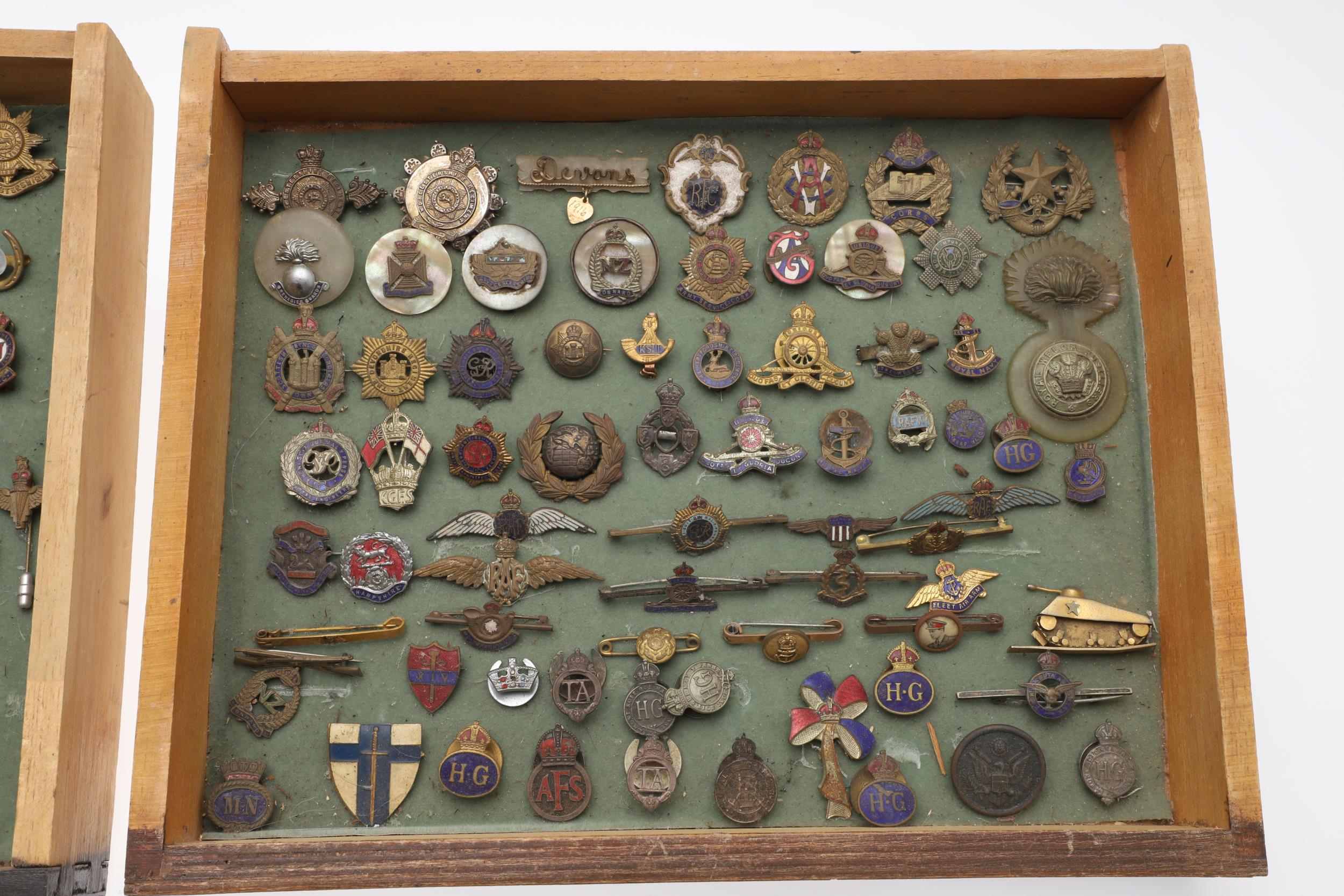 AN INTERESTING COLLECTION OF SWEETHEART AND SIMILAR ENAMEL AND OTHER BADGES. - Image 8 of 14