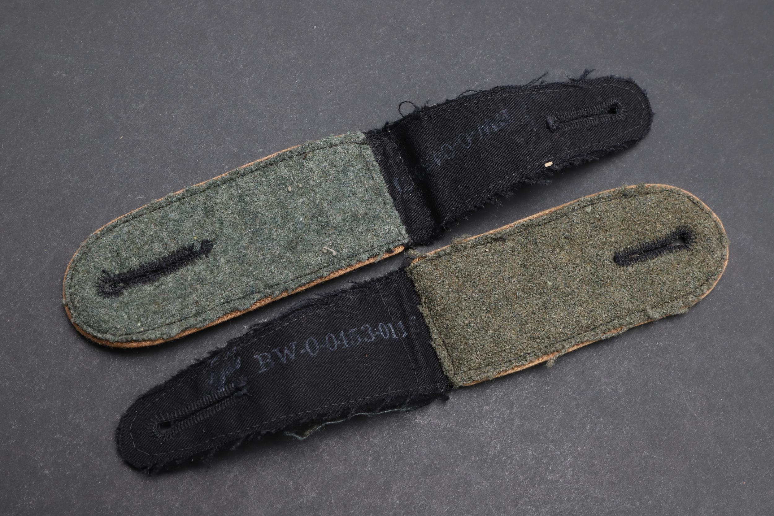 A PAIR OF SECOND WORLD WAR GERMAN WAFFEN-SS MAN'S SHOULDER STRAPS. - Image 4 of 6