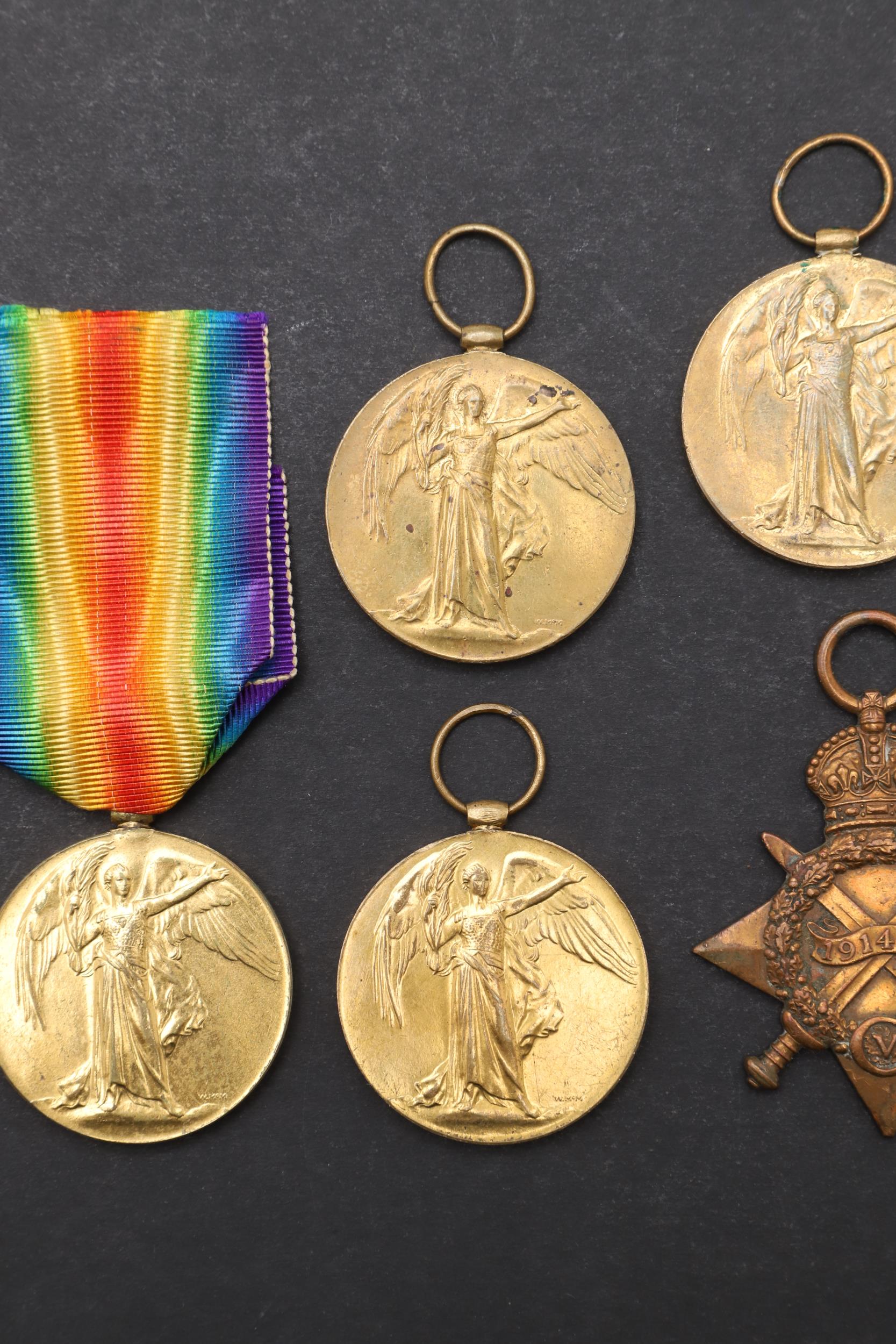 A COLLECTION OF FIRST WORLD WAR MEDALS COMPRISING TWO STARS AND FOUR VICTORY MEDALS INCLUDING A CASU - Image 4 of 7