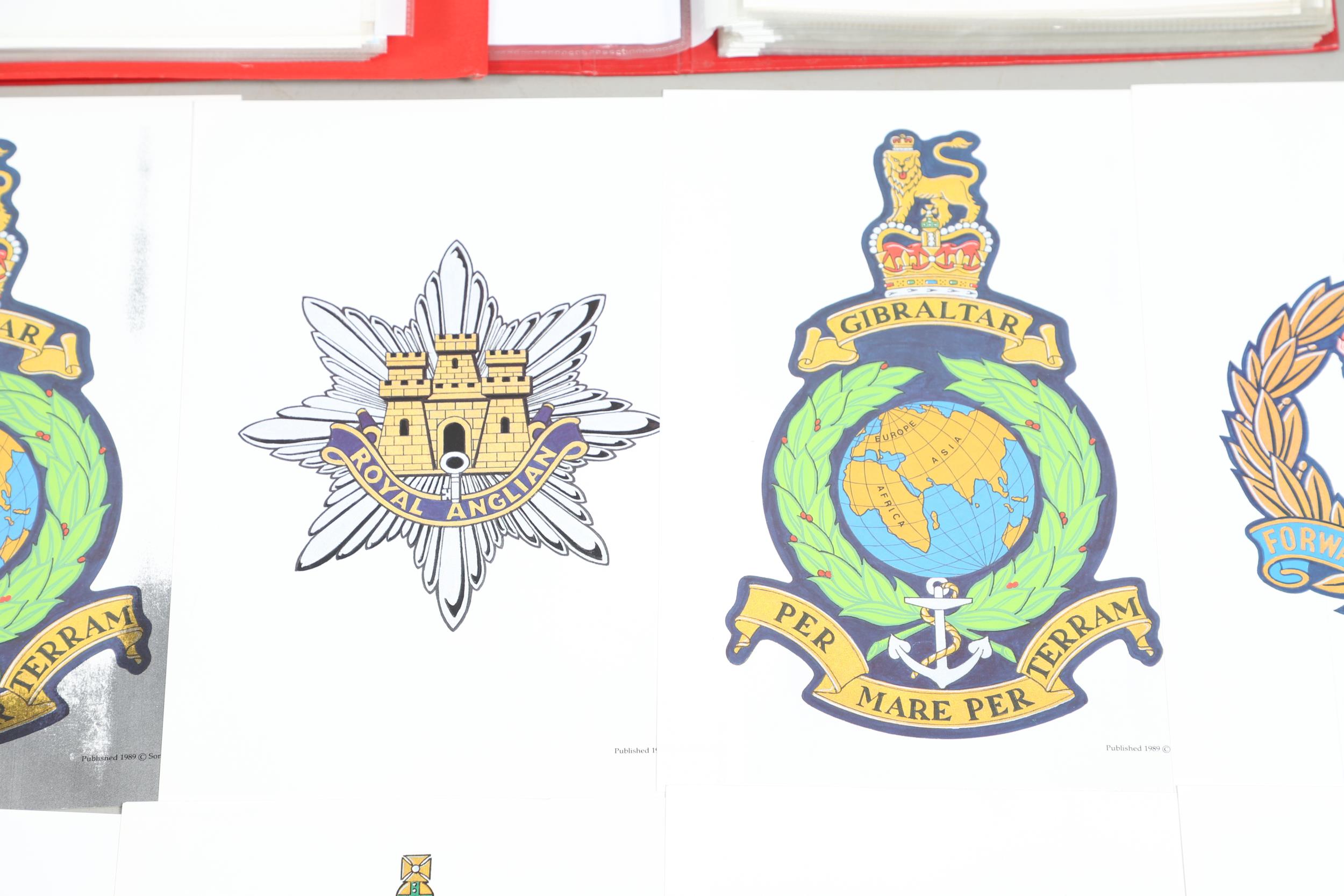 A LARGE COLELCTION OF ARTWORK OF MILITARY CRESTS. IN FOUR ALBUMS AND MANY LOOSE. - Bild 13 aus 63
