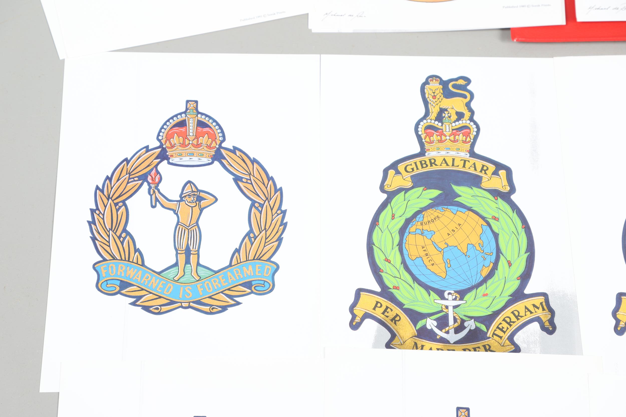 A LARGE COLELCTION OF ARTWORK OF MILITARY CRESTS. IN FOUR ALBUMS AND MANY LOOSE. - Bild 17 aus 63