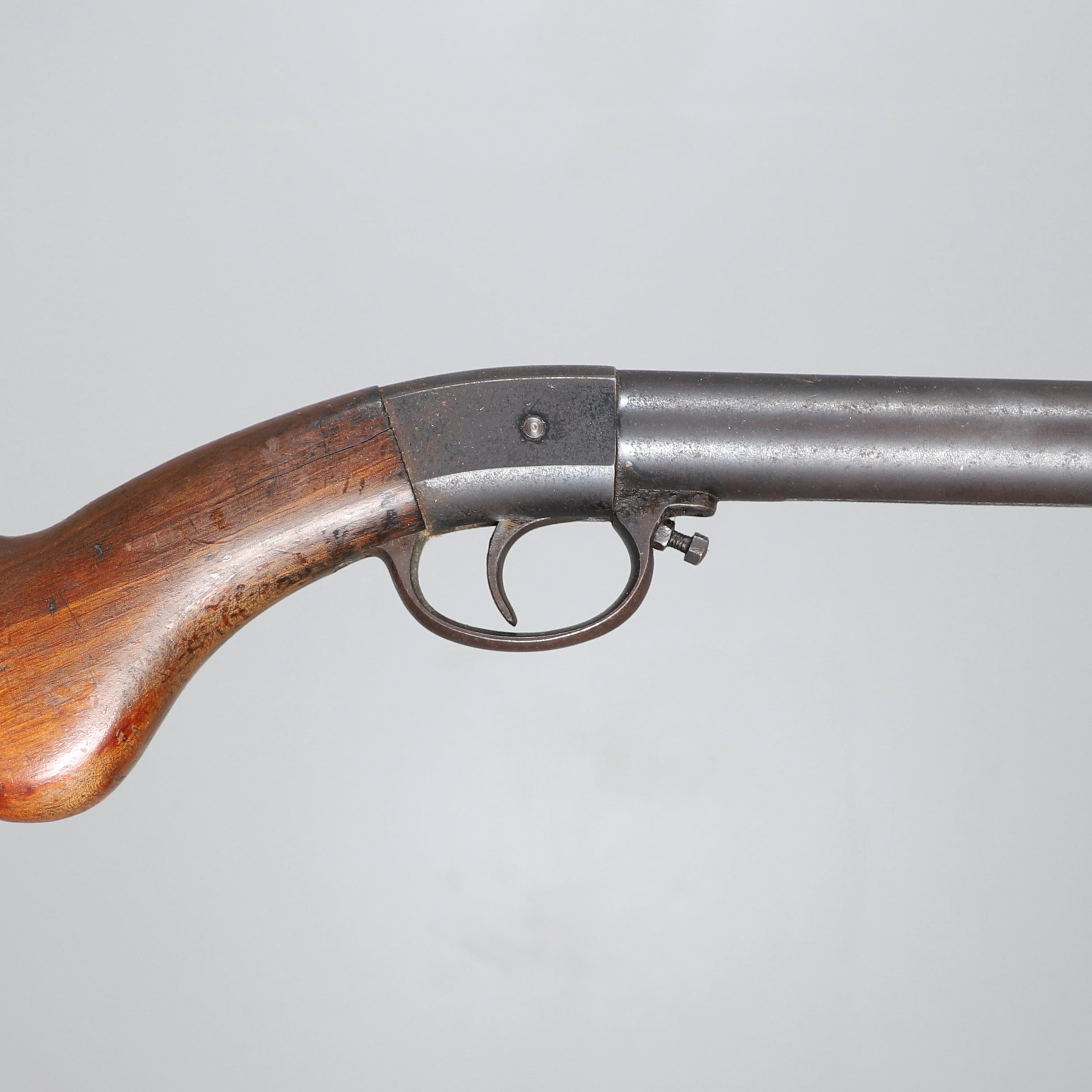 A GERMAN DIANA .177 AIR RIFLE.