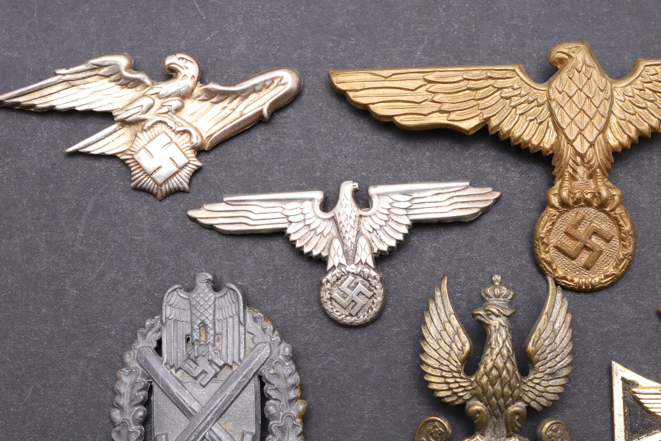 A SECOND WORLD WAR GERMAN MARKSMAN'S BADGE AND OTHERS SIMILAR. - Image 6 of 10