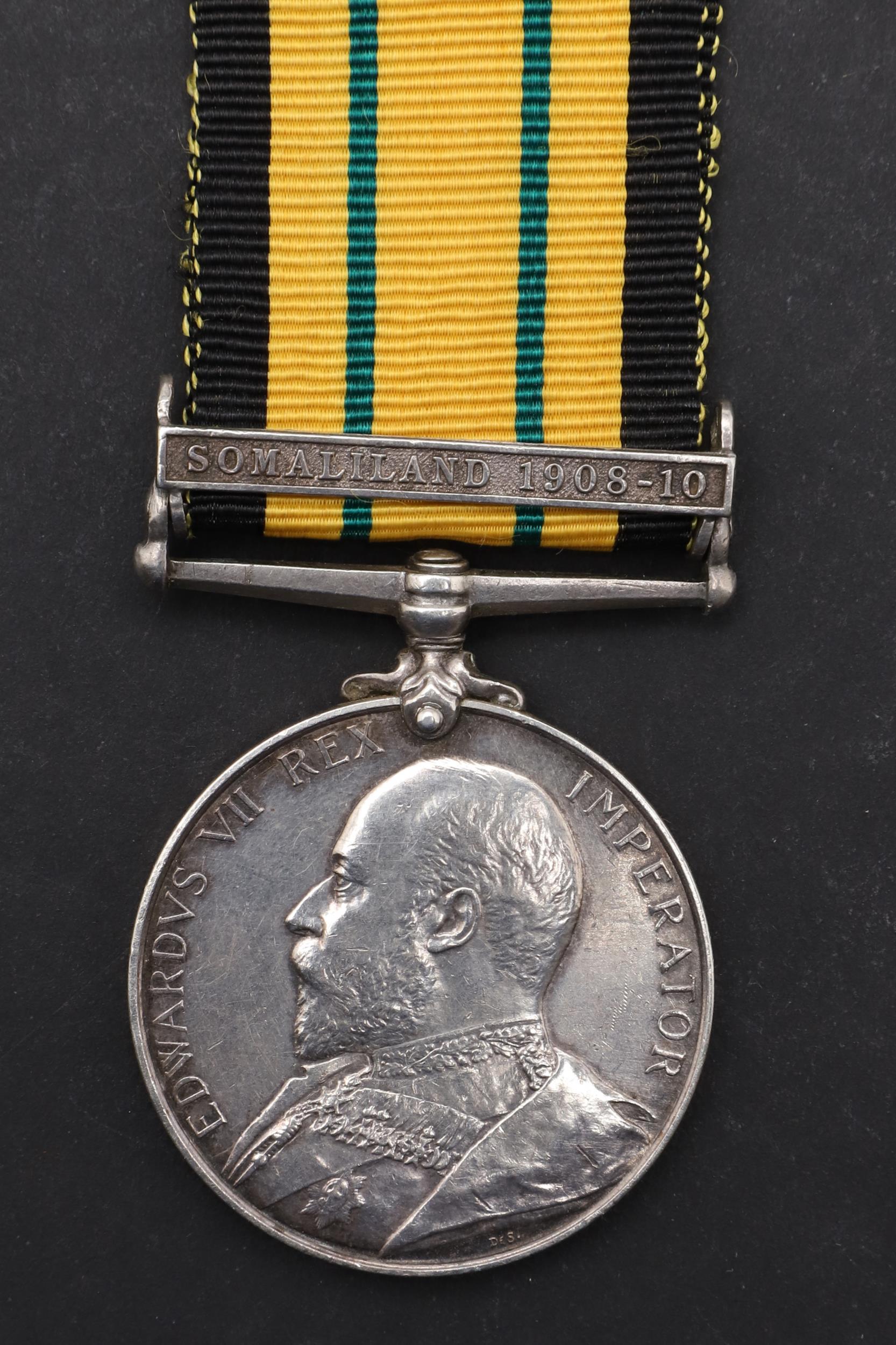 AN AFRICA GENERAL SERVICE MEDAL WITH SOMALILAND 1908-1910 CLASP. - Bild 2 aus 6