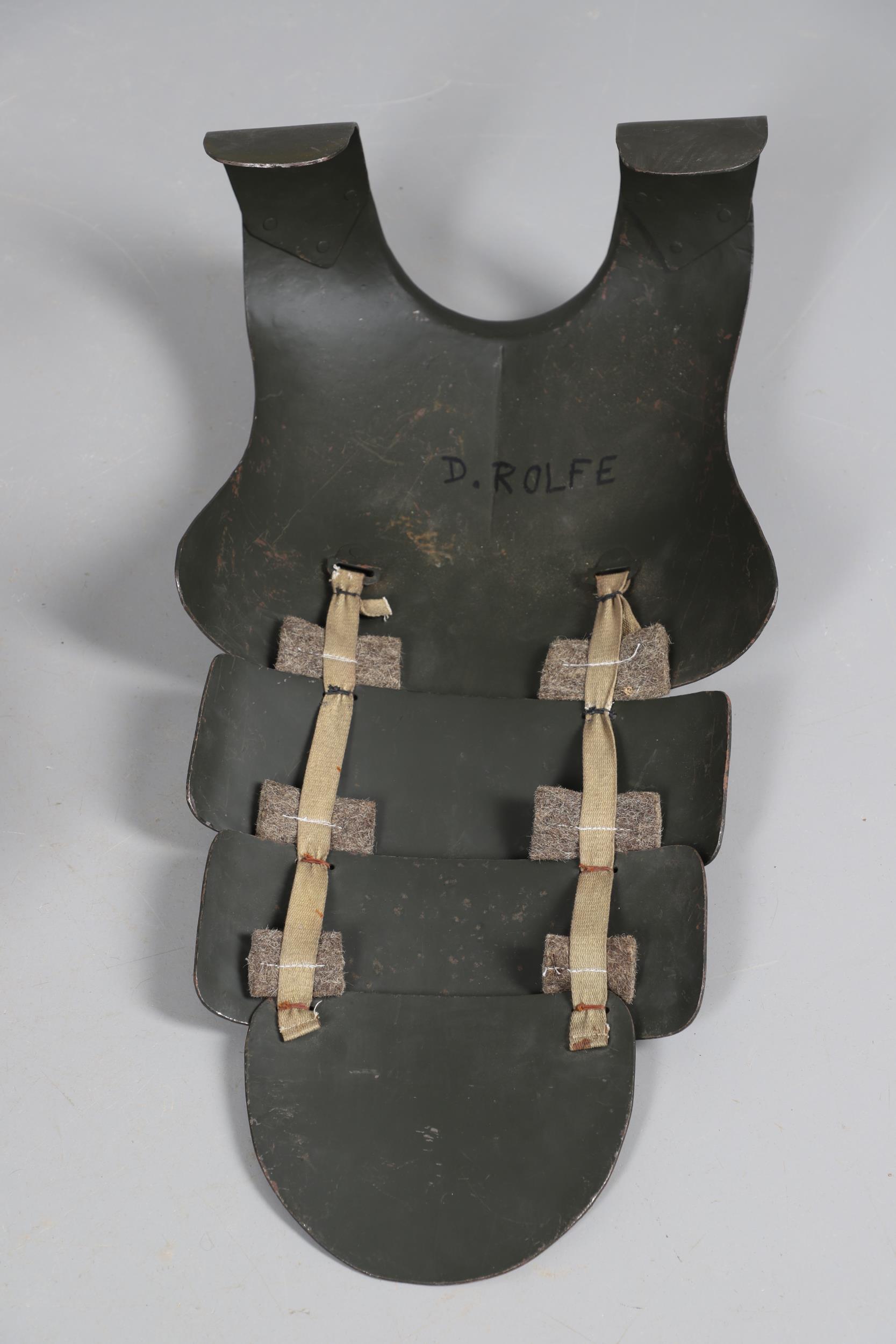 A REPRODUCTION SET OF FIRST WORLD WAR GERMAN BODY ARMOUR. - Image 3 of 10